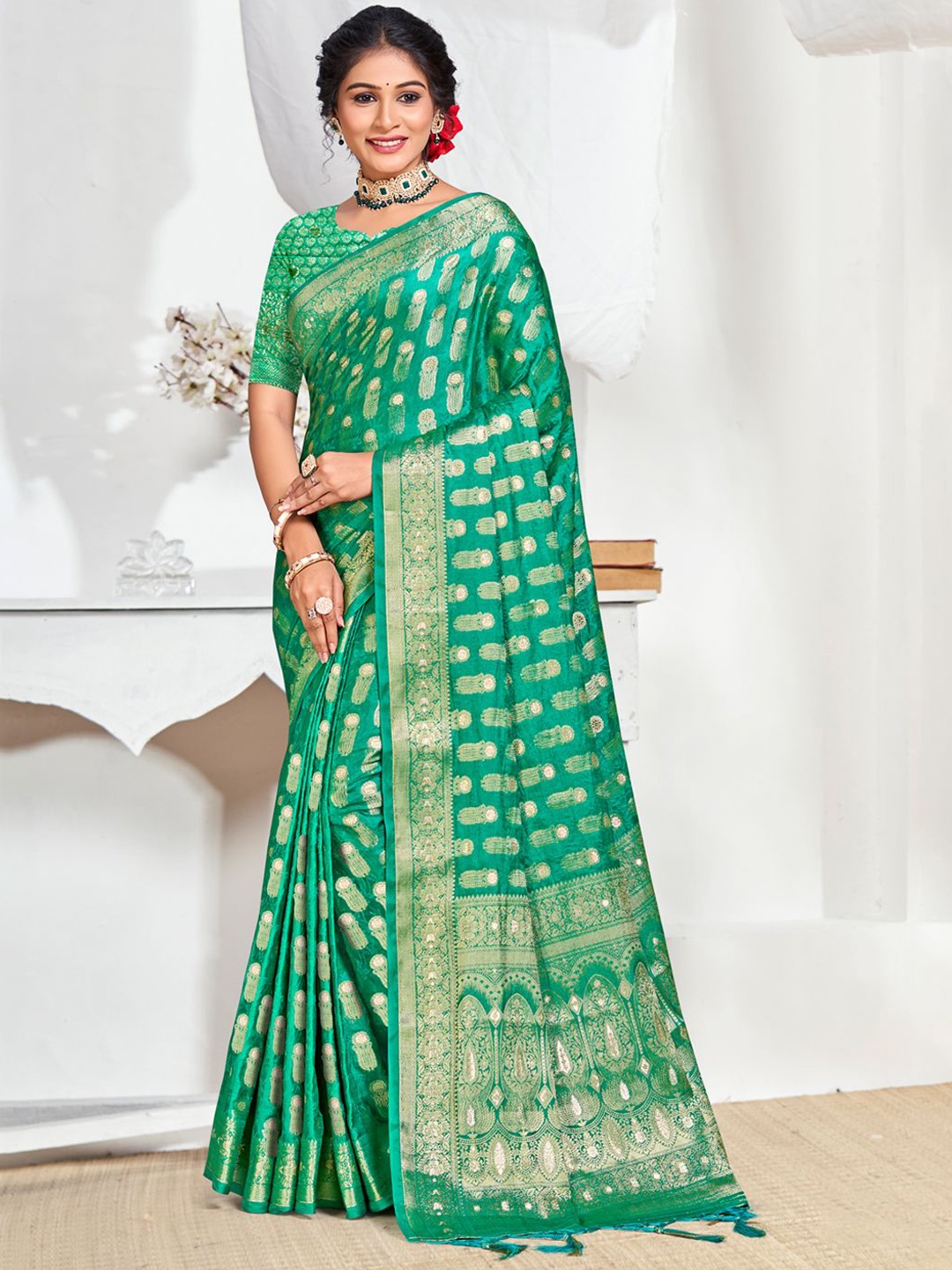 

Ishin Woven Design Zari Saree, Green