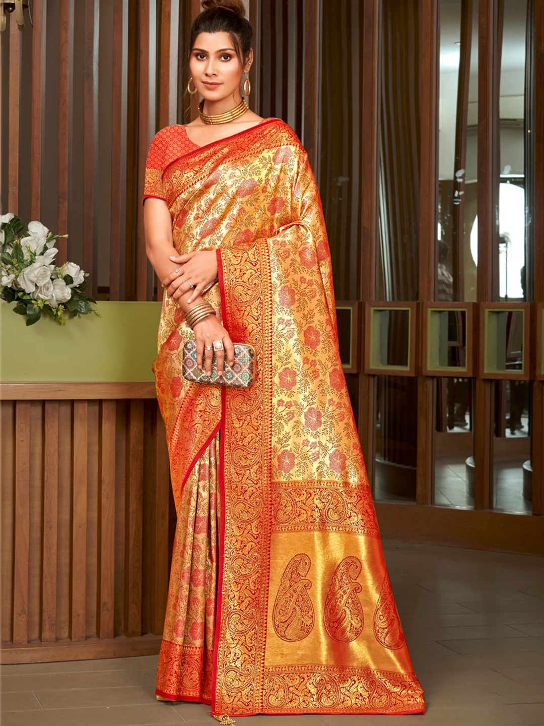 

Ishin Ethnic Motifs Woven Design Saree With Blouse Piece, Maroon