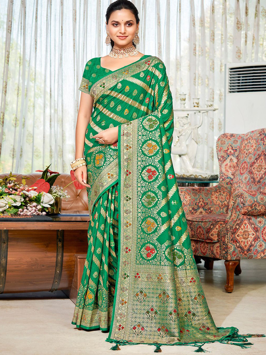 

Ishin Woven Design Zari Saree, Green