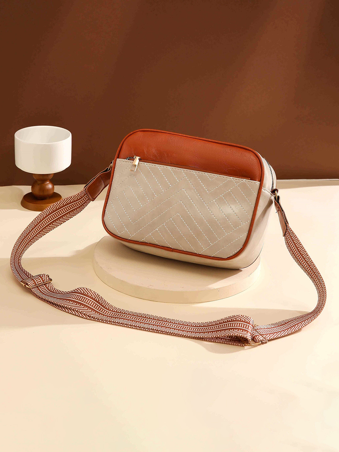 

Diva Dale Women Solid PU Small Structured Shoulder Bag with Quilted, White