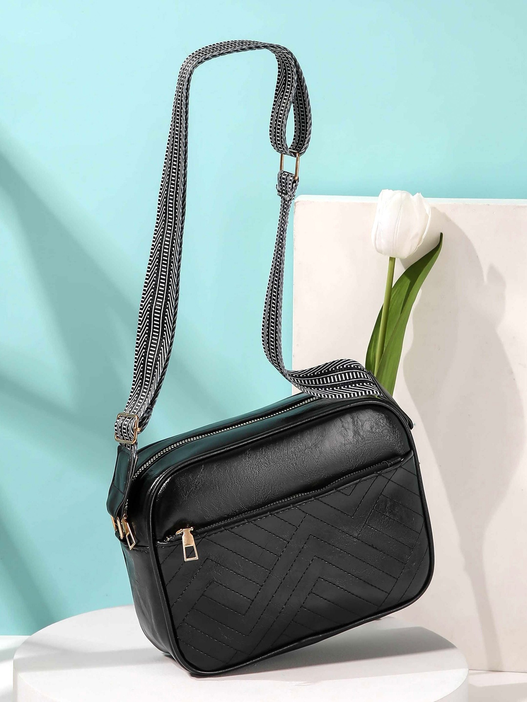 

Diva Dale Women Solid PU Shopper Handheld Bag with Tasselled, Black