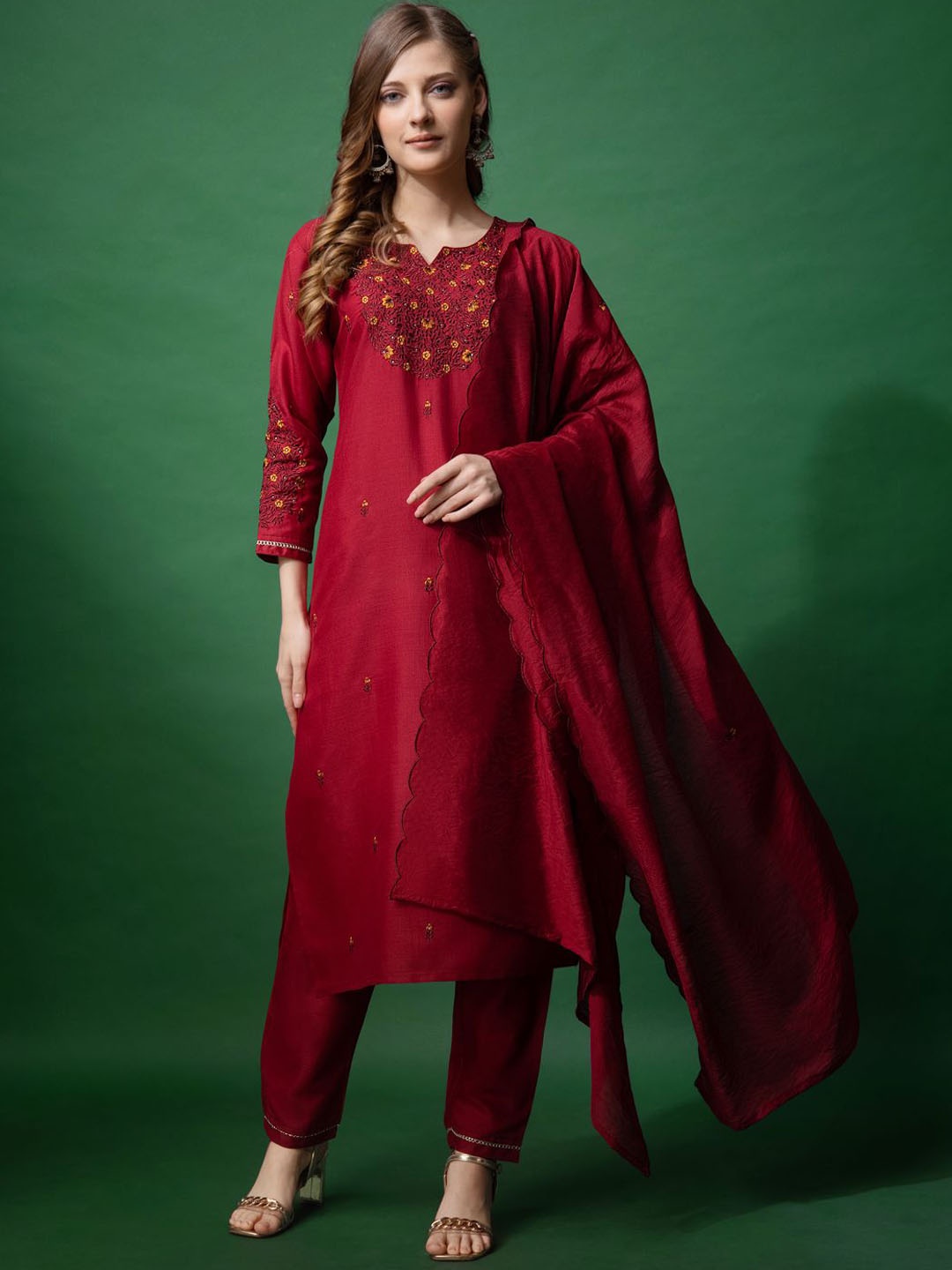 

ARADHNA Ethnic Motifs Yoke Design Thread Work Straight Kurta With Trousers & Dupatta, Maroon