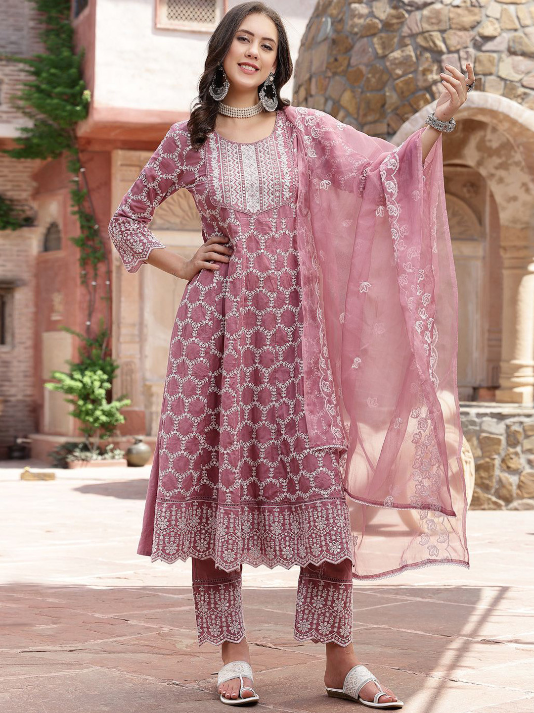 

Stylum Floral Embroidered Regular Thread Work Kurta With Trousers & Dupatta, Mauve