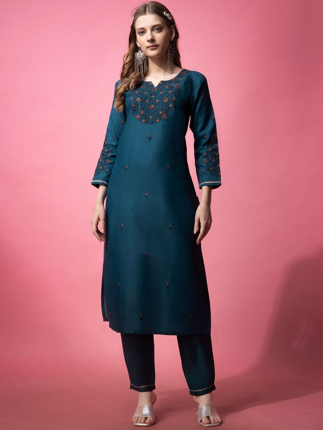 

ARADHNA Floral Embroidered Thread Work Straight Kurta With Trousers, Blue