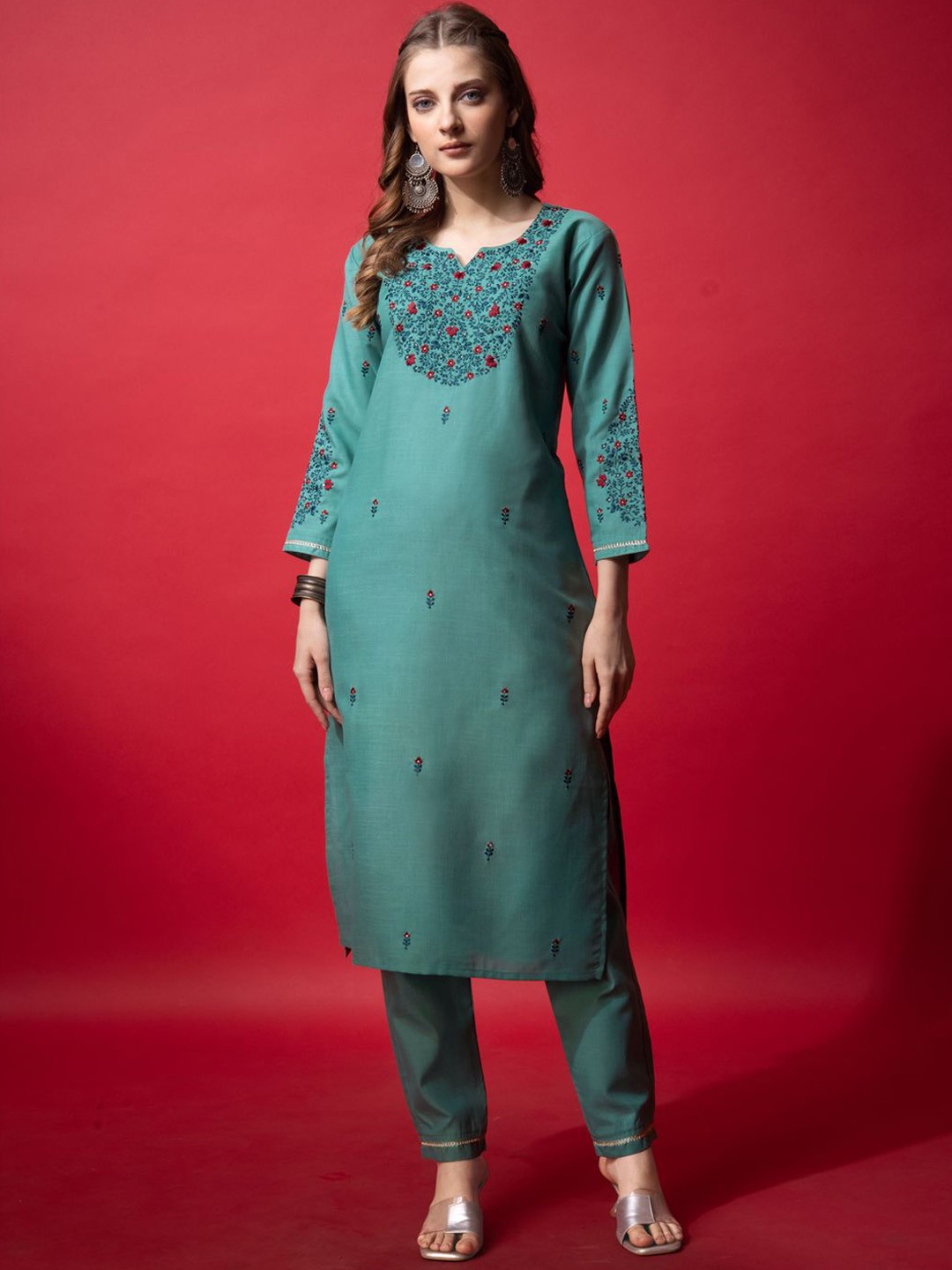 

ARADHNA Floral Embroidered Thread Work Straight Kurta With Trousers, Teal