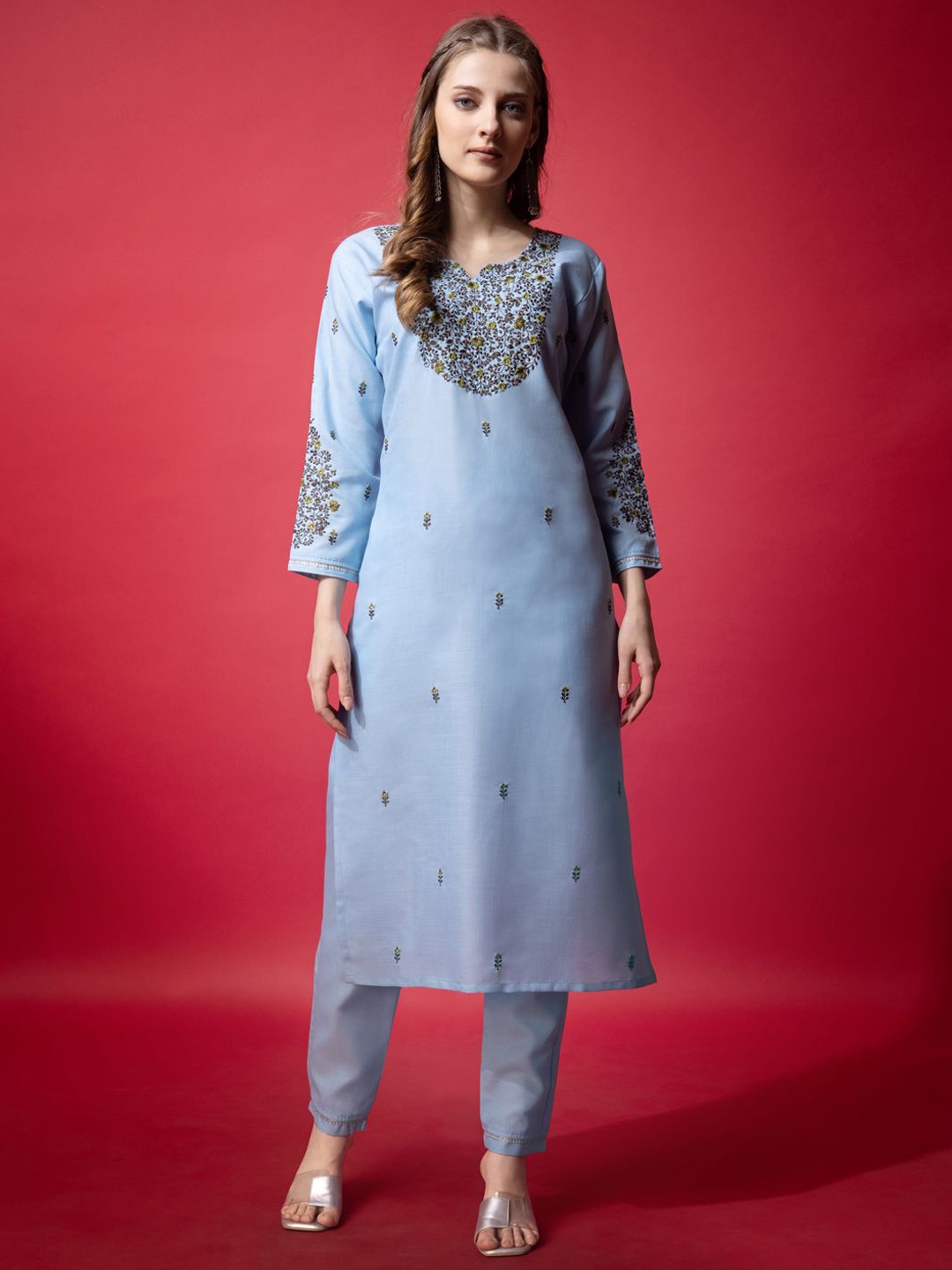

ARADHNA Floral Embroidered Thread Work Straight Kurta With Trousers, Blue