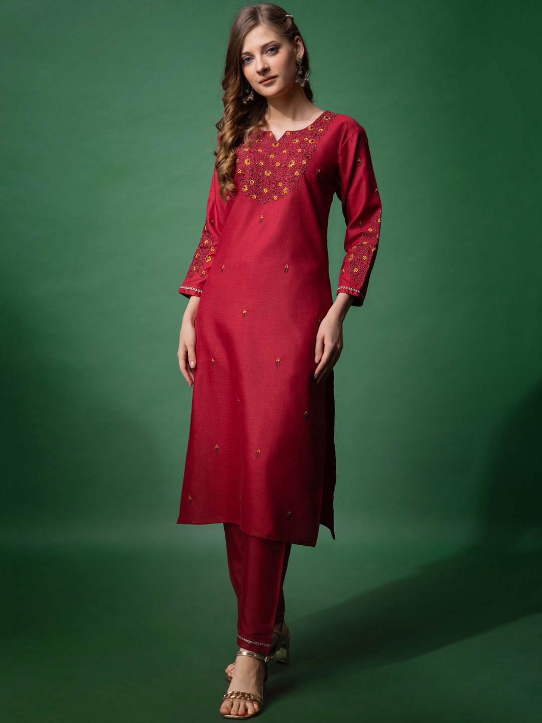 

ARADHNA Floral Embroidered Thread Work Straight Kurta With Trousers, Maroon