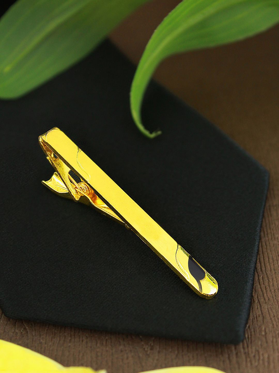 

Kavove VoguePin Minimal Tie Pin, Gold