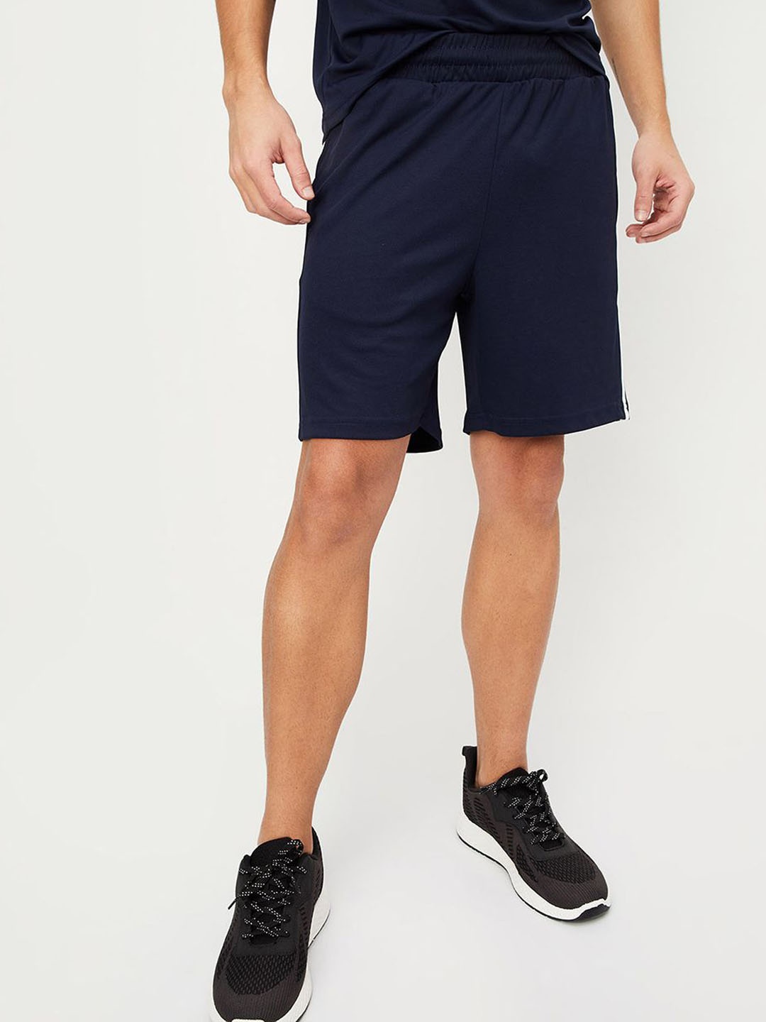 

max Men Mid-Rise Shorts, Navy blue