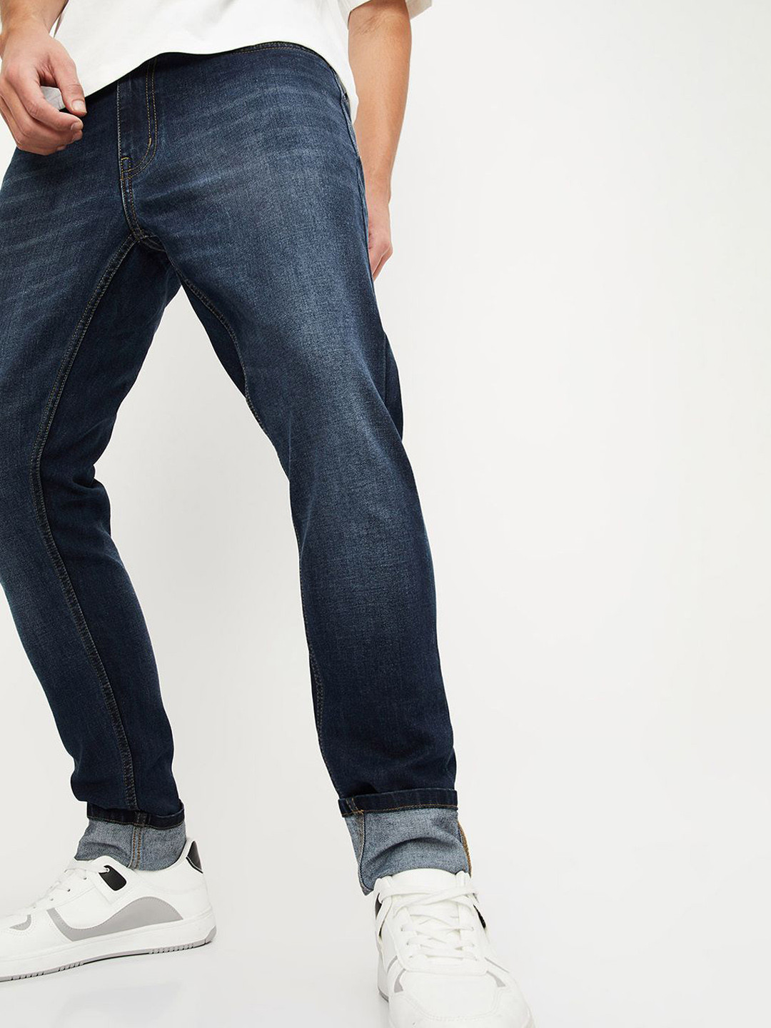

max Men Low Distress Regular Fit Mid-Rise Light Fade Jeans, Blue