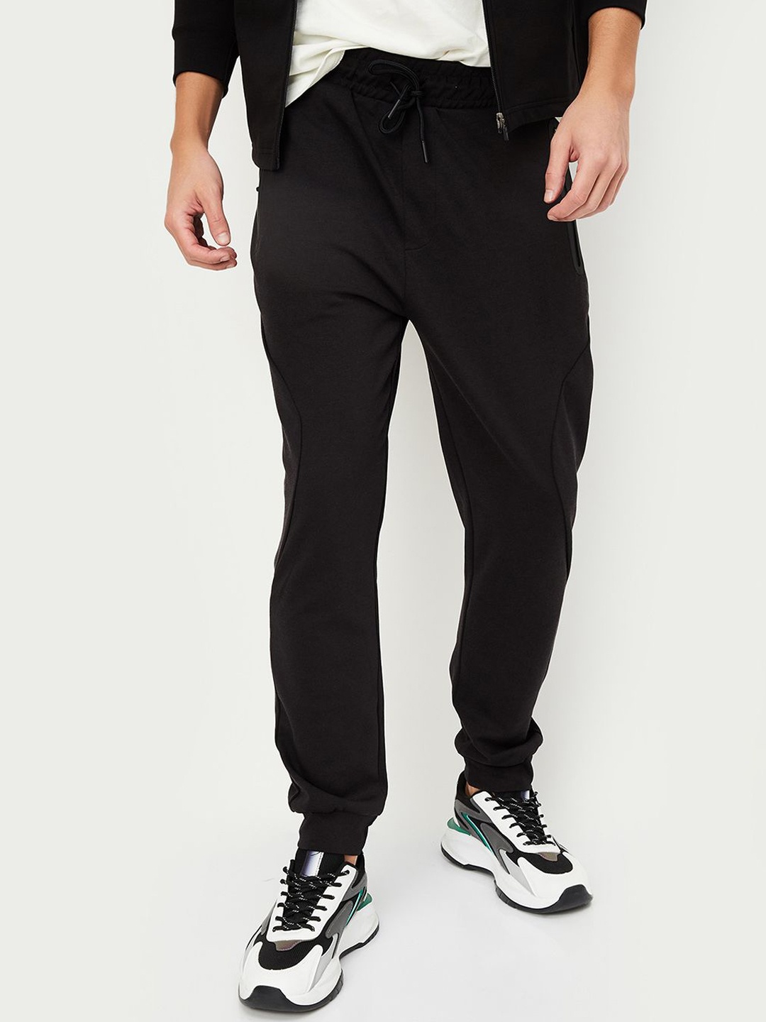 

max Men Mid-Rise Joggers, Black