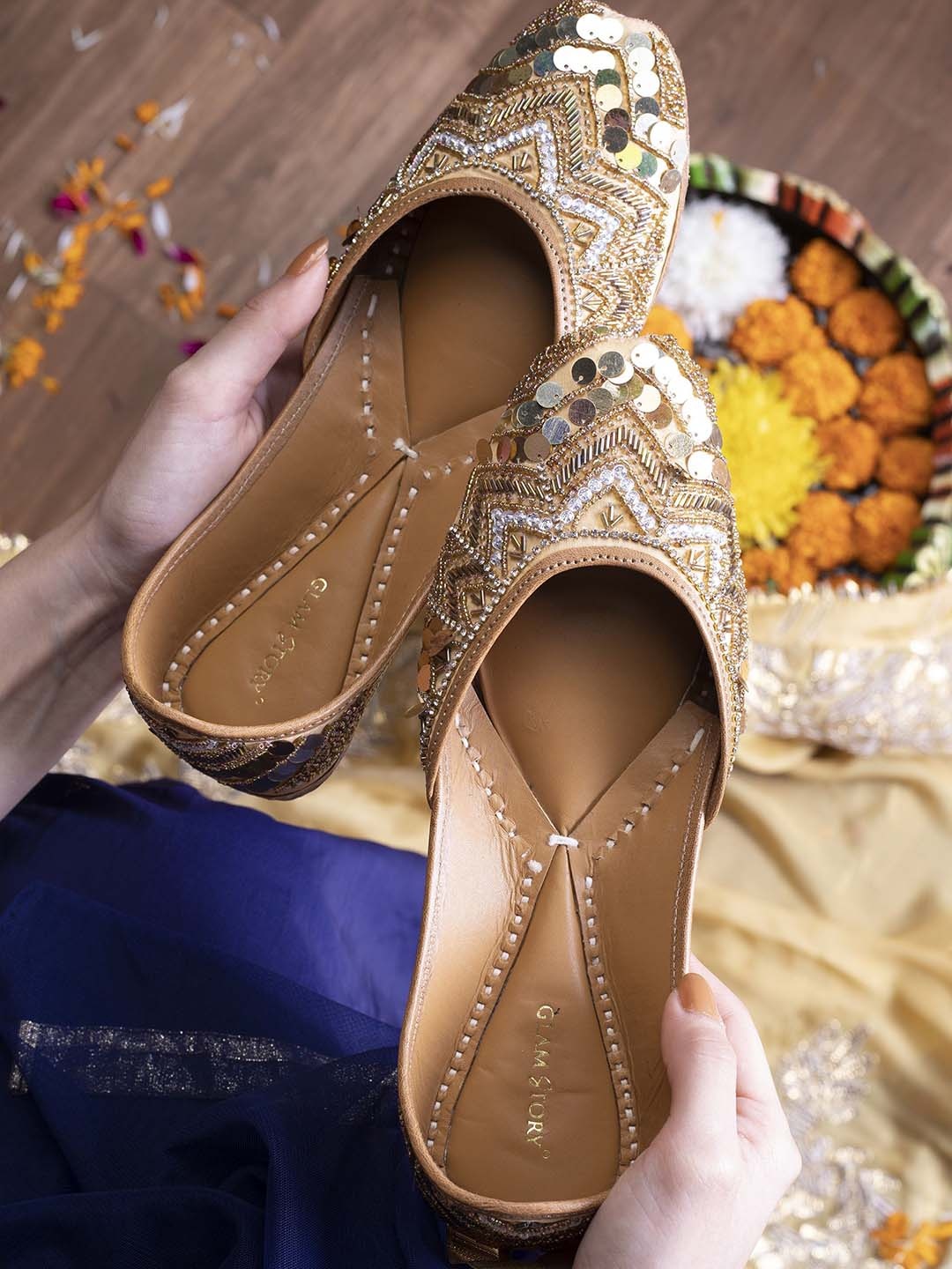 

GLAM STORY Women Party Mojaris Flats, Gold