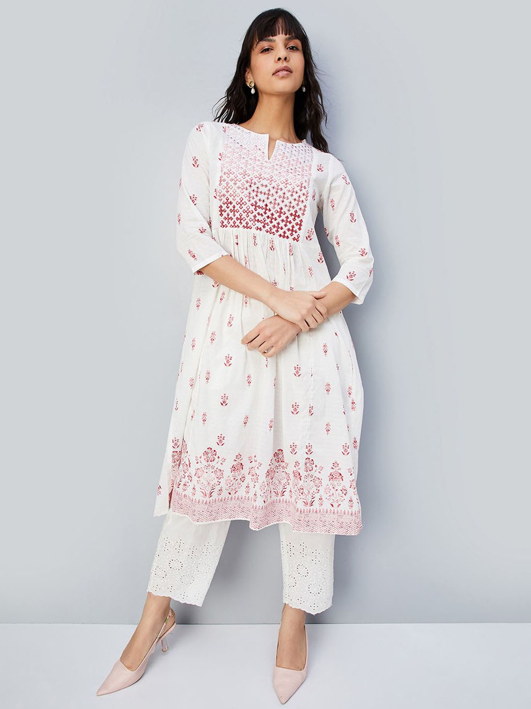 

max Floral Embroidered Notch Neck Straight Kurta, Off white
