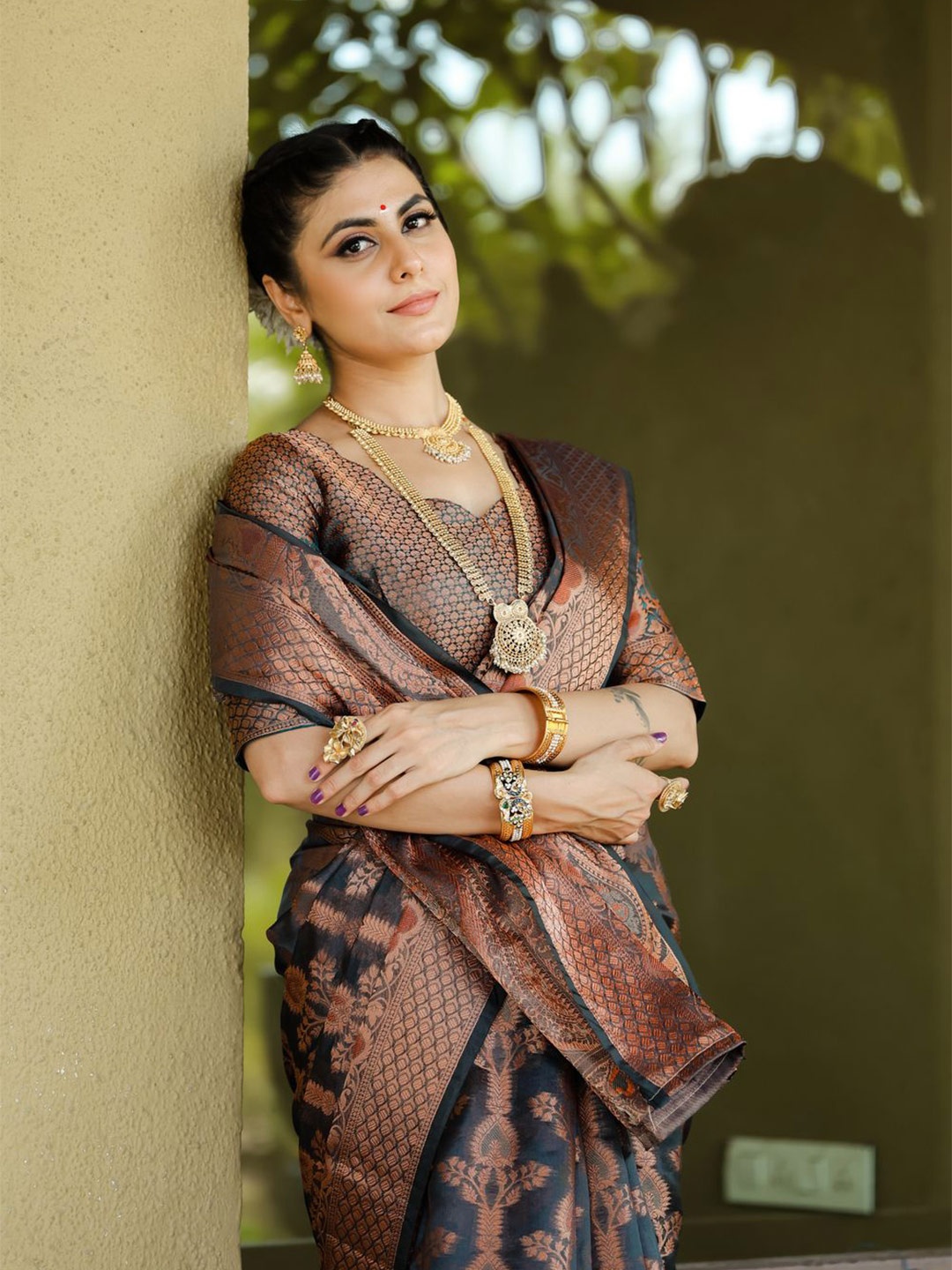 

COSBILA FASHION Woven Designed Zari Organza Banarasi Saree, Grey