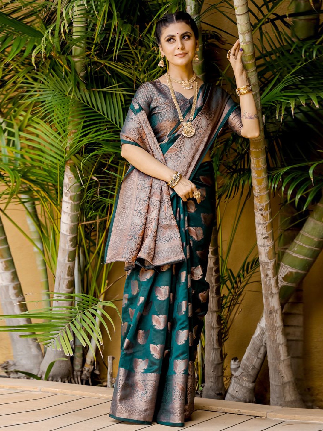 

COSBILA FASHION Ethnic Motifs Woven Designed Organza Banarasi Saree, Green
