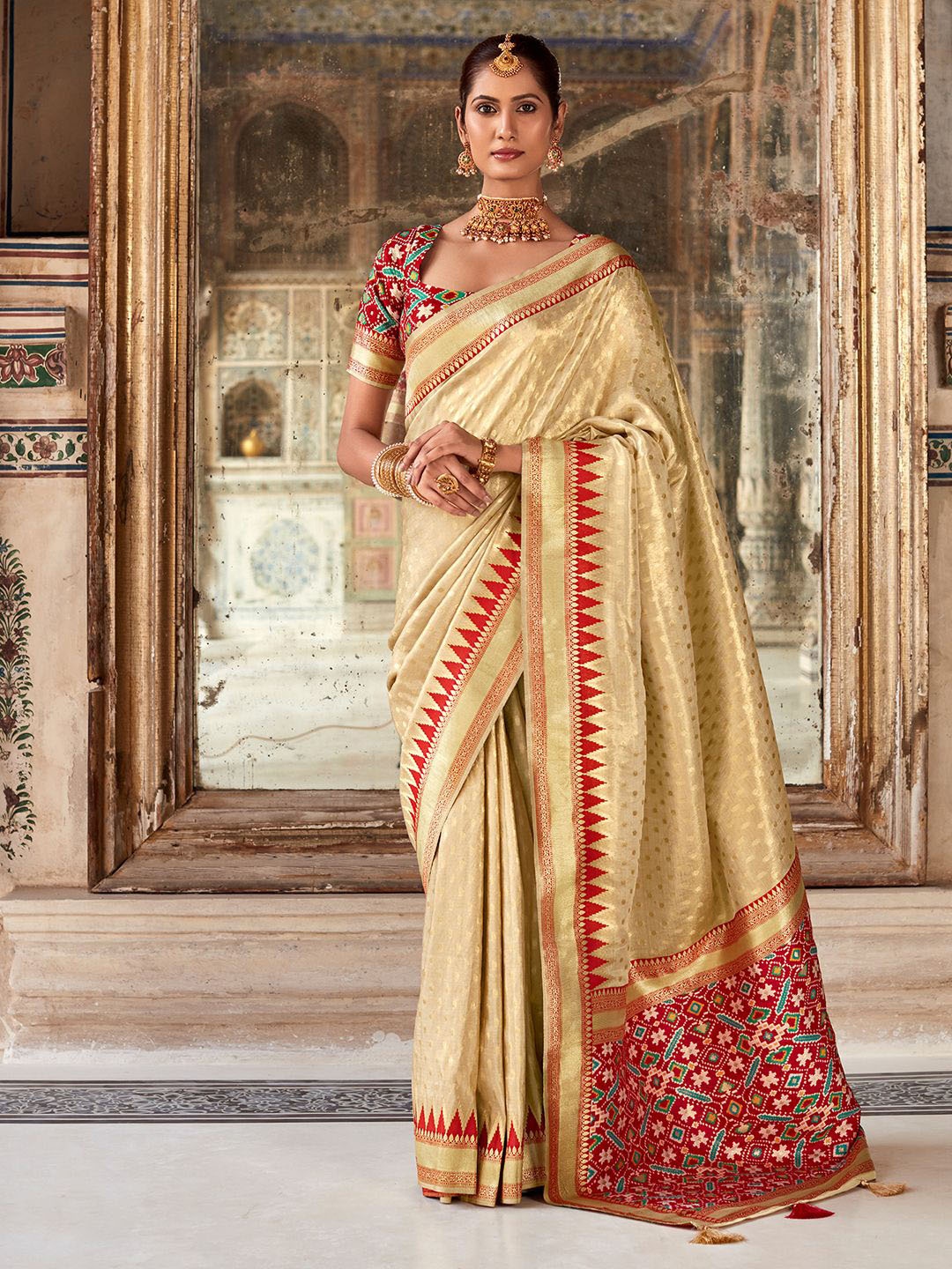 

Satrani Woven Design Pure Silk Saree, Beige