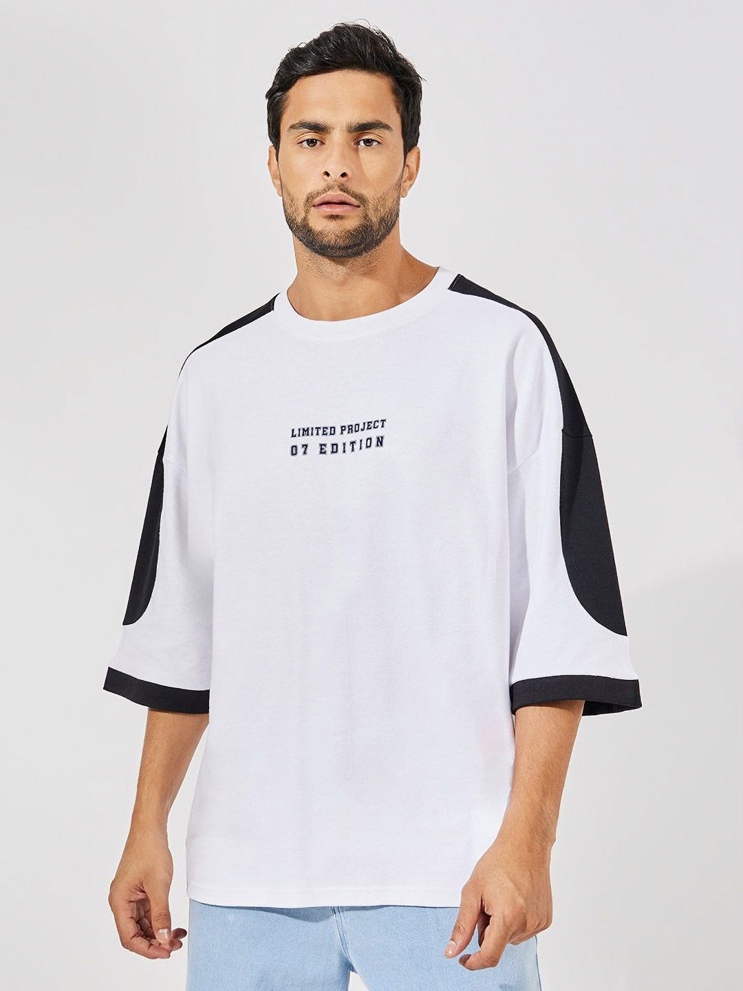 

Styli Men Premium Colorblocked Back Number Print Interlock Boxy T Shirt, White