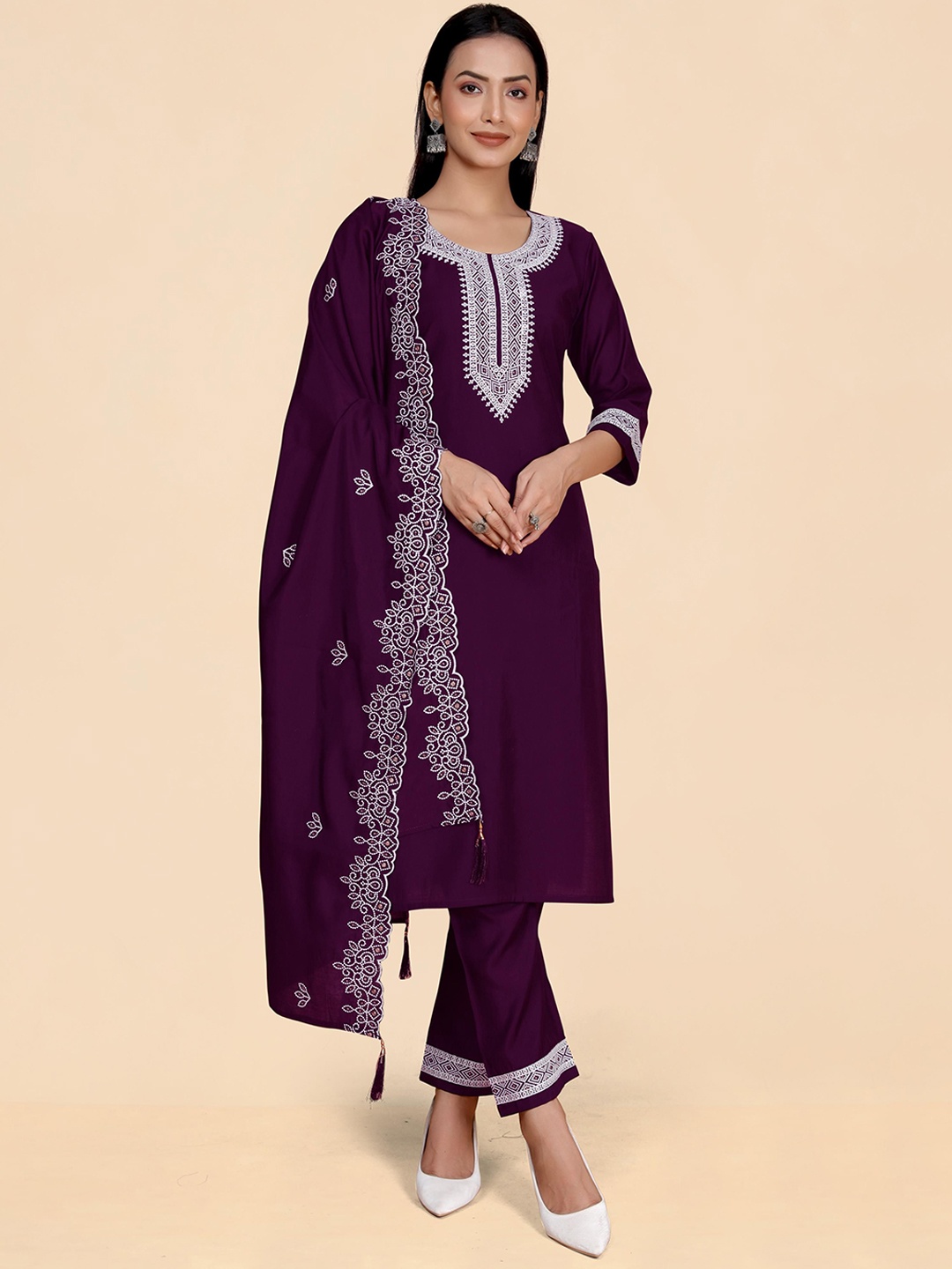 

WINE LADY Ethnic Motifs Yoke Design Regular Thread Work Kurta with Trousers & Dupatta, Violet