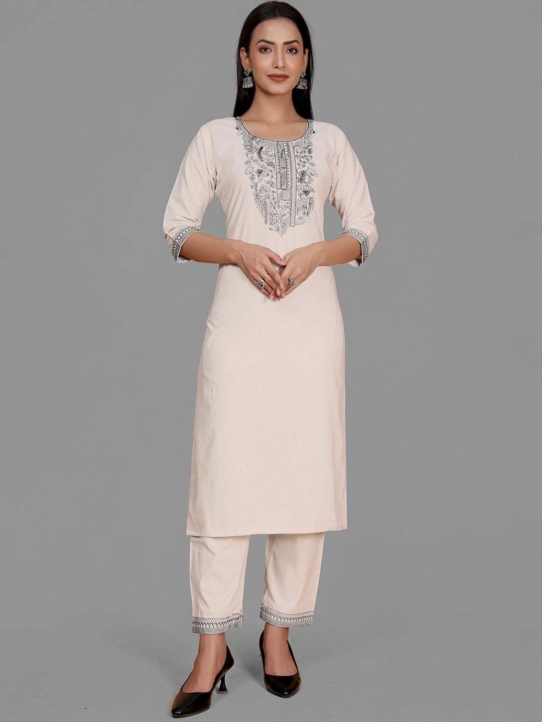 

WINE LADY Ethnic Motifs Yoke Design Regular Thread Work Kurta with Palazzos, Off white