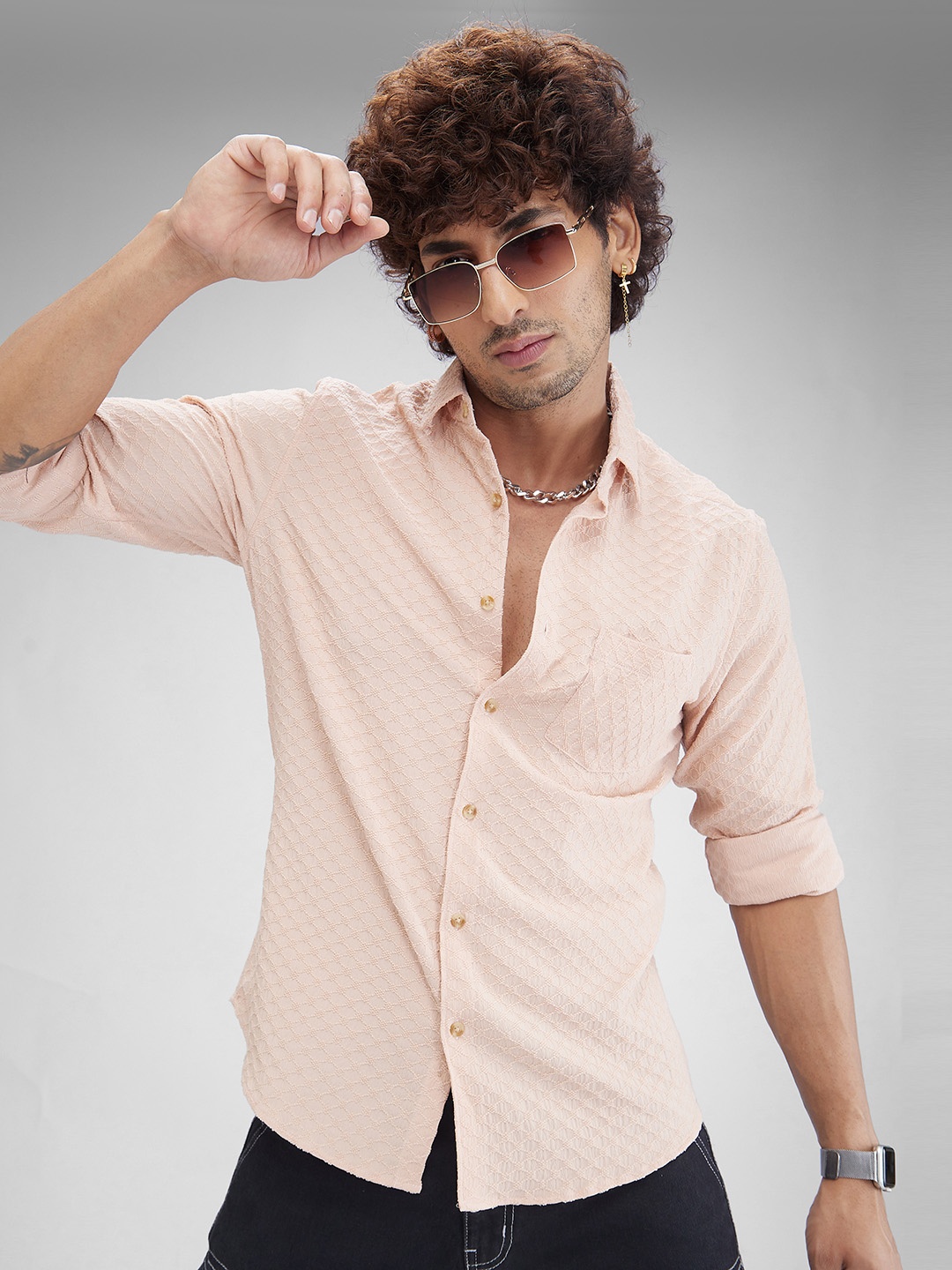 

VASTRADO Men Embroidered Classic Slim Fit Casual Shirt, Peach