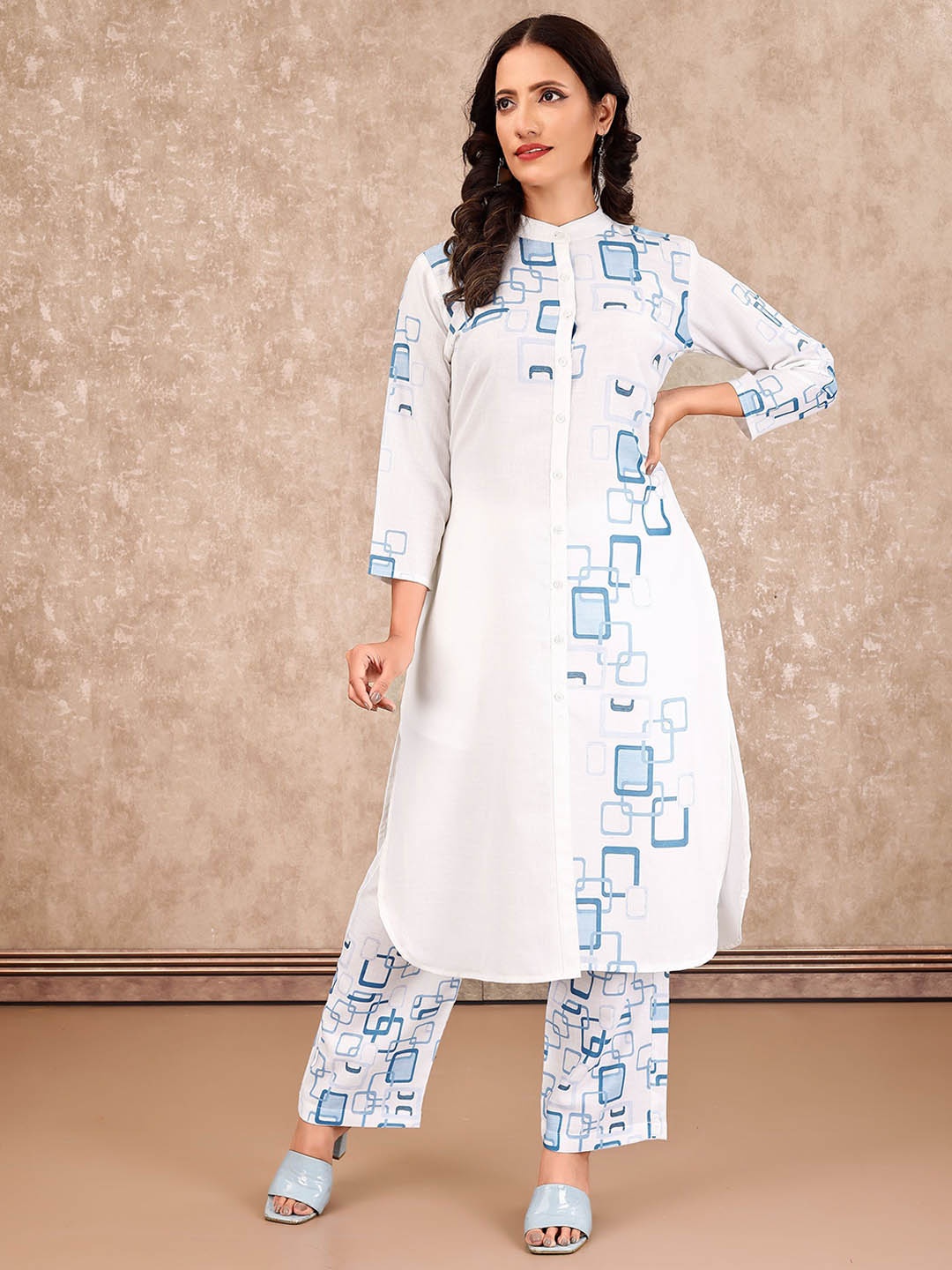 

VIRICA Geometric Printed Mandarin Collar Straight Kurta With Trousers, White