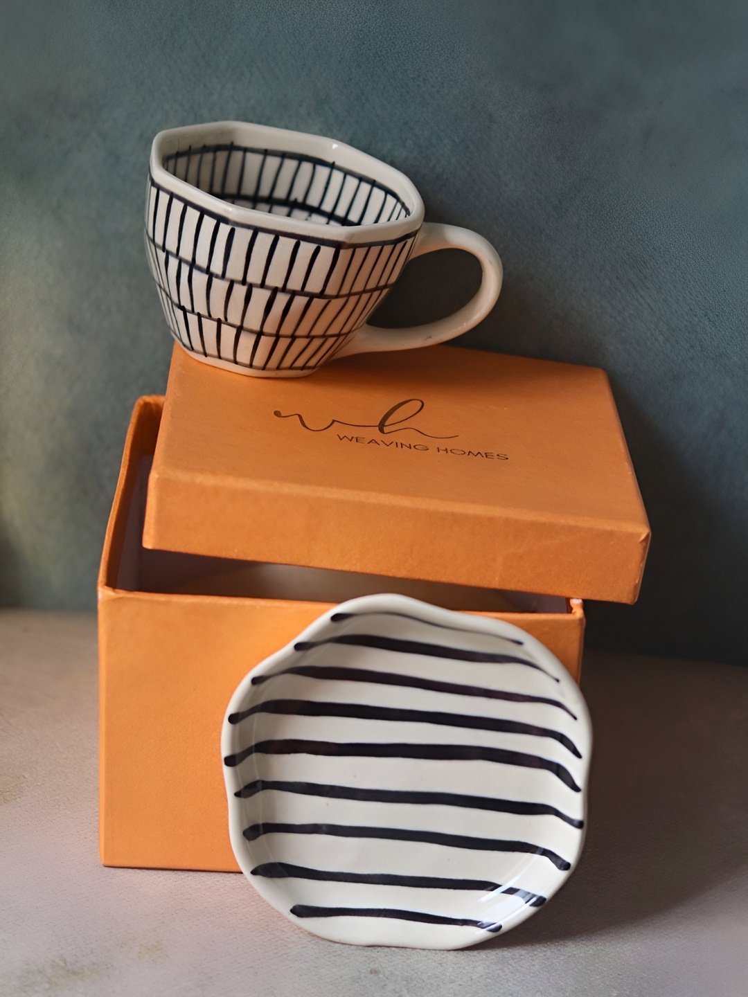 

WEAVING HOMES White & Black Printed Microwave Safe Glossy Ceramic Mug With Plate 220 ml