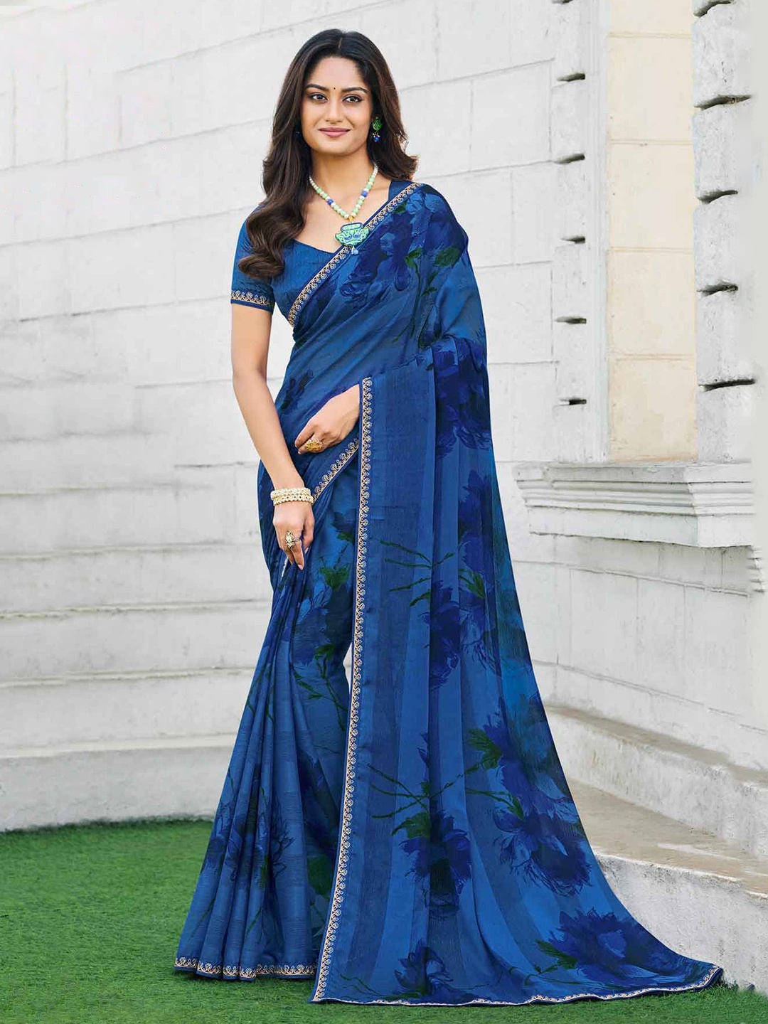 

Laxmipati Zari Embroidered Floral Saree with Blouse, Blue