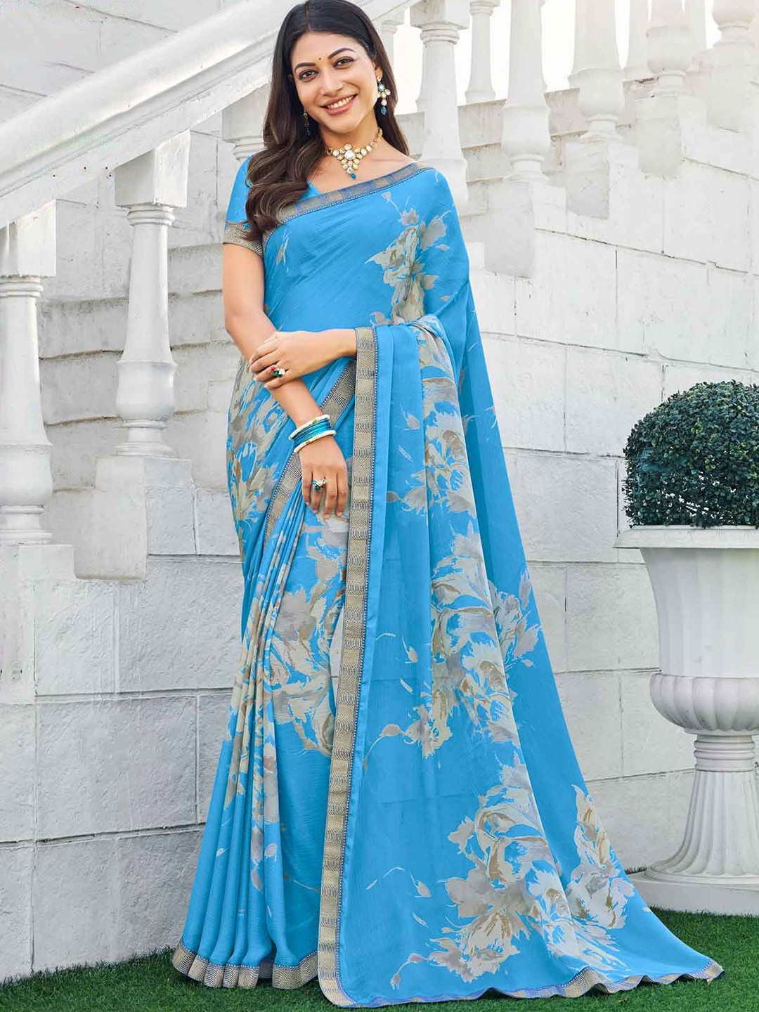 

Laxmipati Zari Embroidered Floral Saree with Blouse, Blue