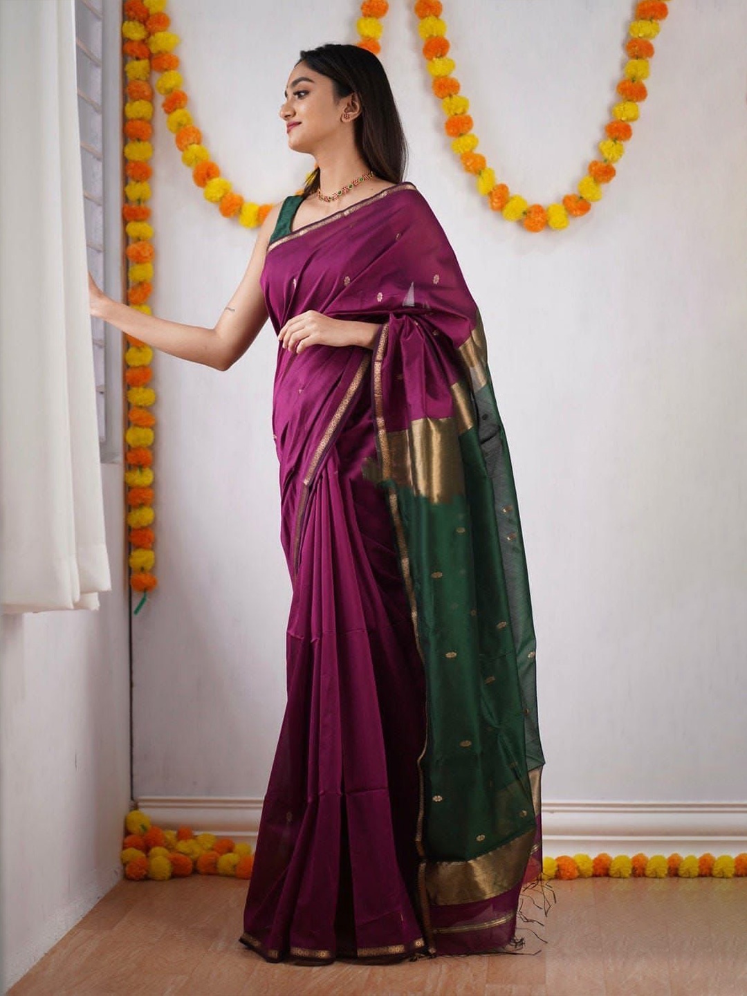 

DIVASTRI Woven Design Zari Pure Cotton Banarasi Saree, Purple