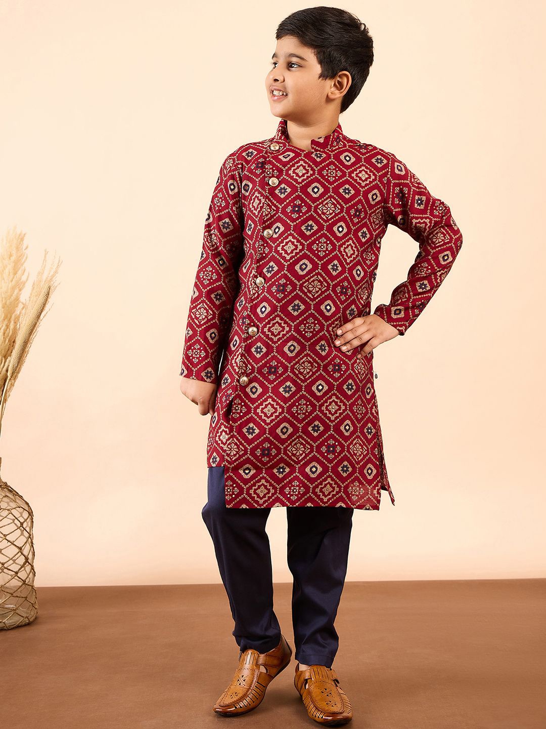 

Stylo Bug Boys Ethnic Motifs Printed Mandarin Collar Angrakha Kurta with Pyjamas, Red