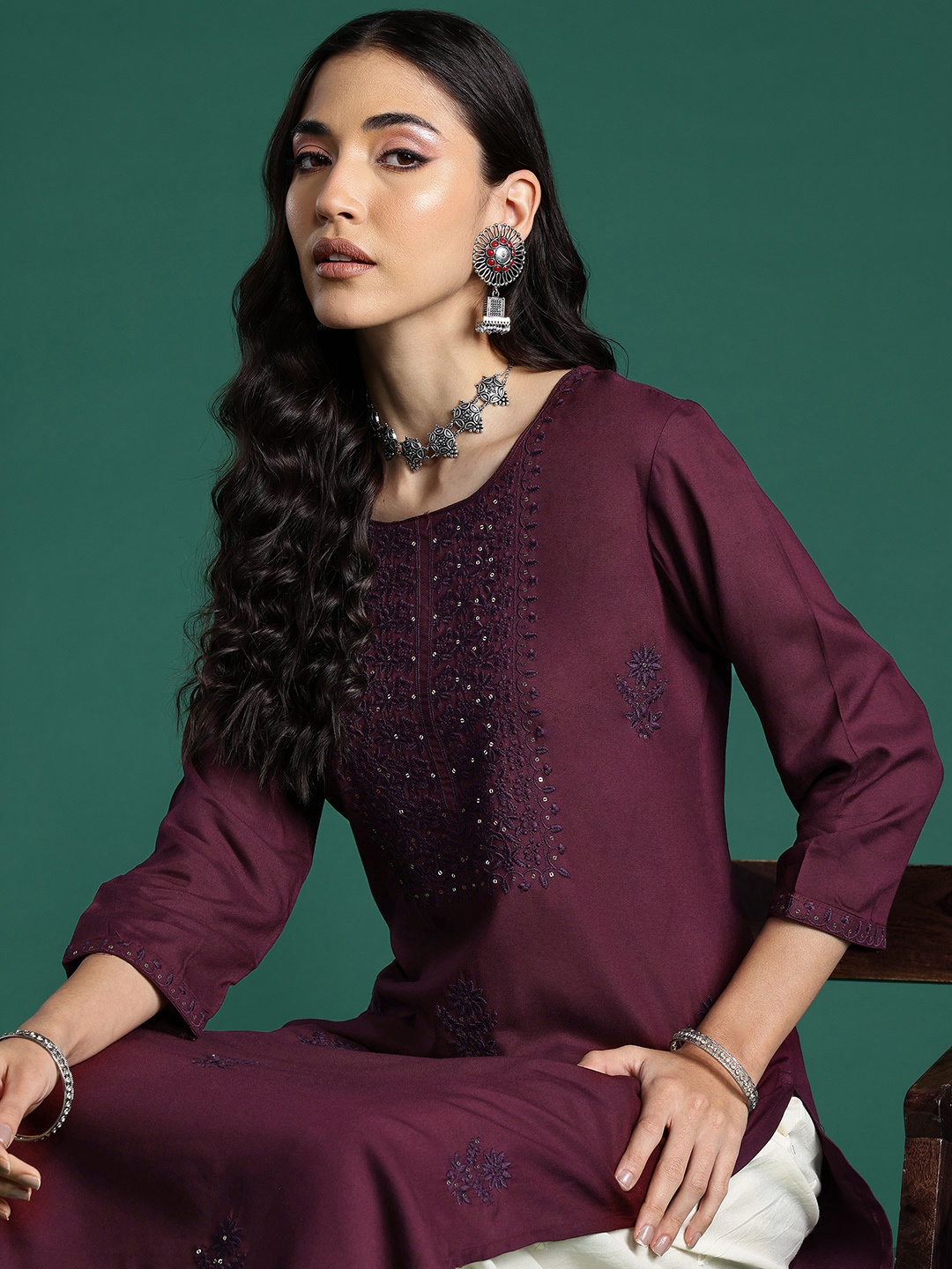 

Indo Era Ethnic Motifs Embroidered Sequinned Kurta, Burgundy