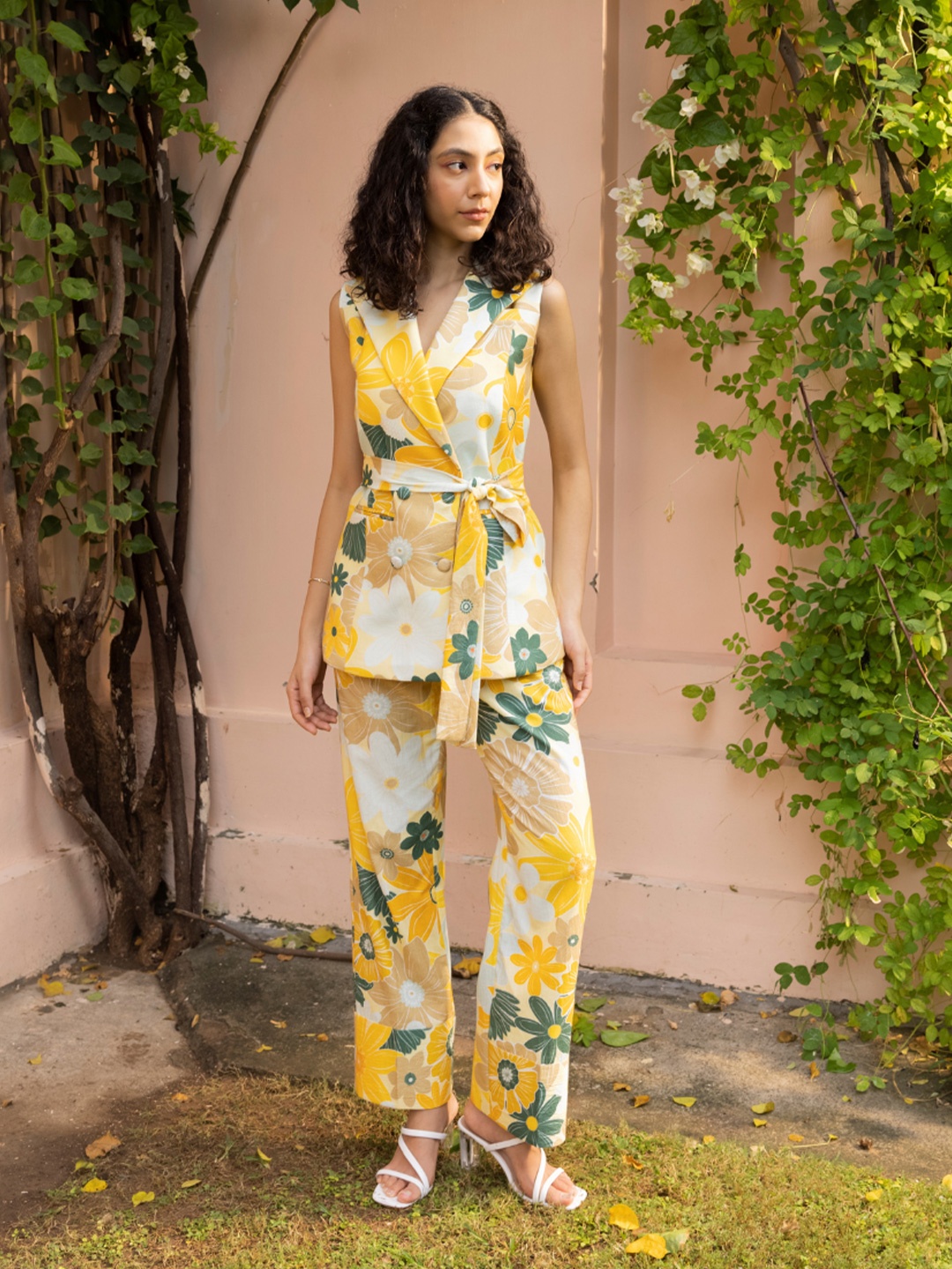 

SHIBUI Women Floral Printed Tailored High-Rise Cotton Trousers, Yellow