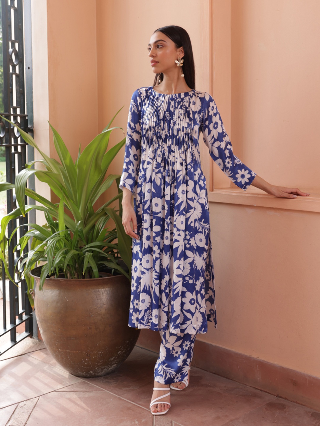 

SHIBUI Floral Printed Three-Quarter Sleeves A-Line Kurta, Blue