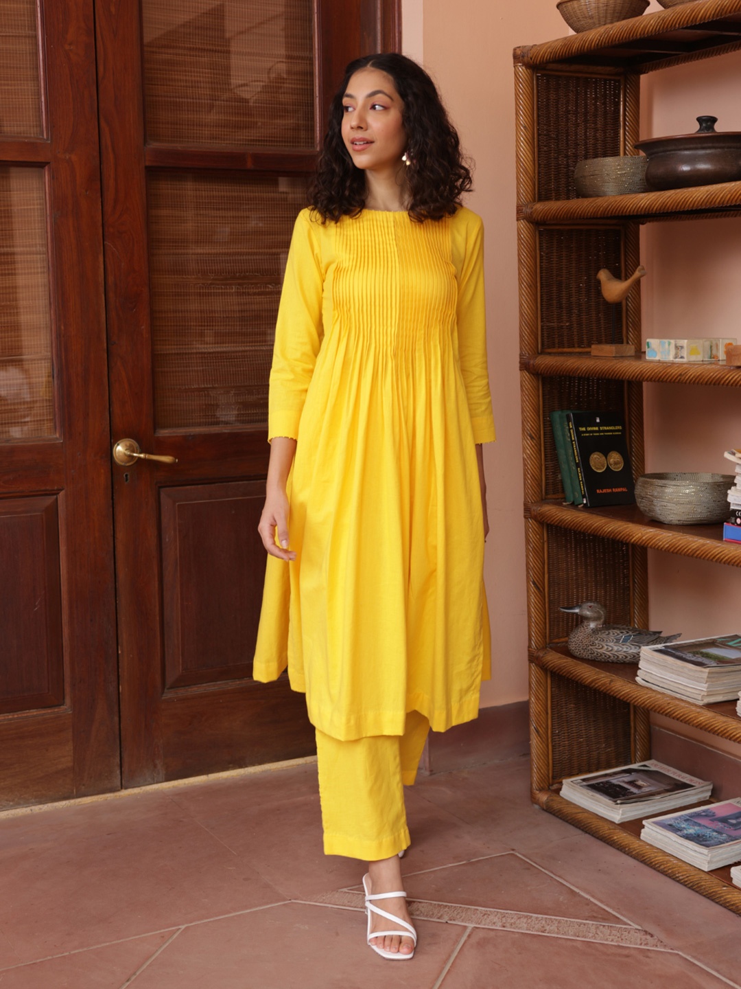 

SHIBUI Women Tailored High-Rise Trousers, Yellow