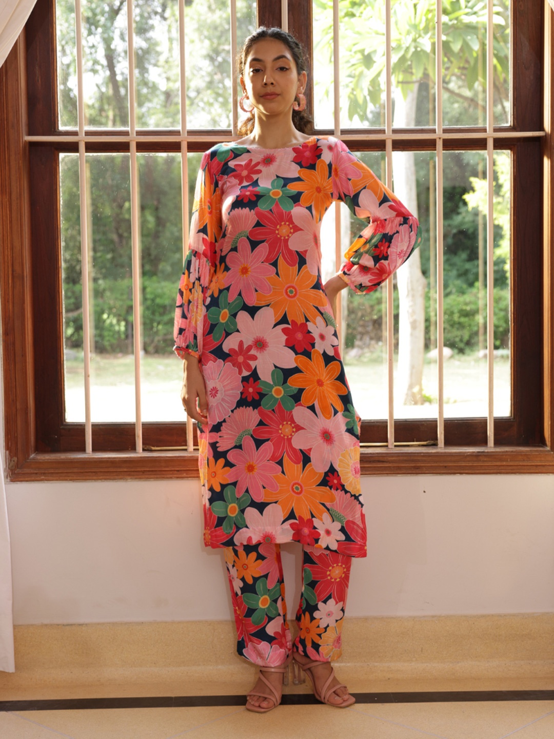 

SHIBUI Floral Printed Bell Sleeves Kurta, Pink