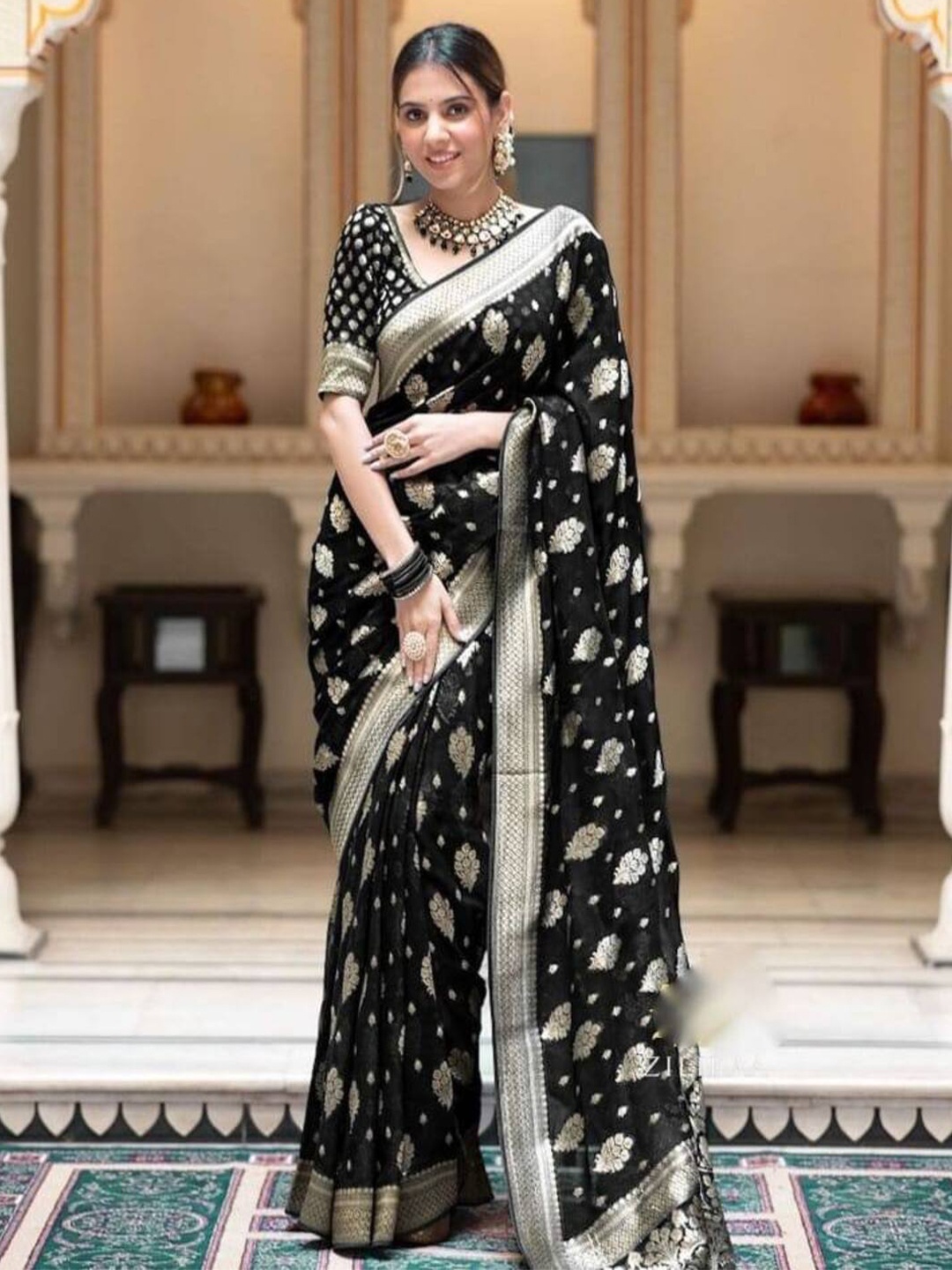 

Sanwariya Silk Woven Design Zari Kanjeevaram Saree, Black