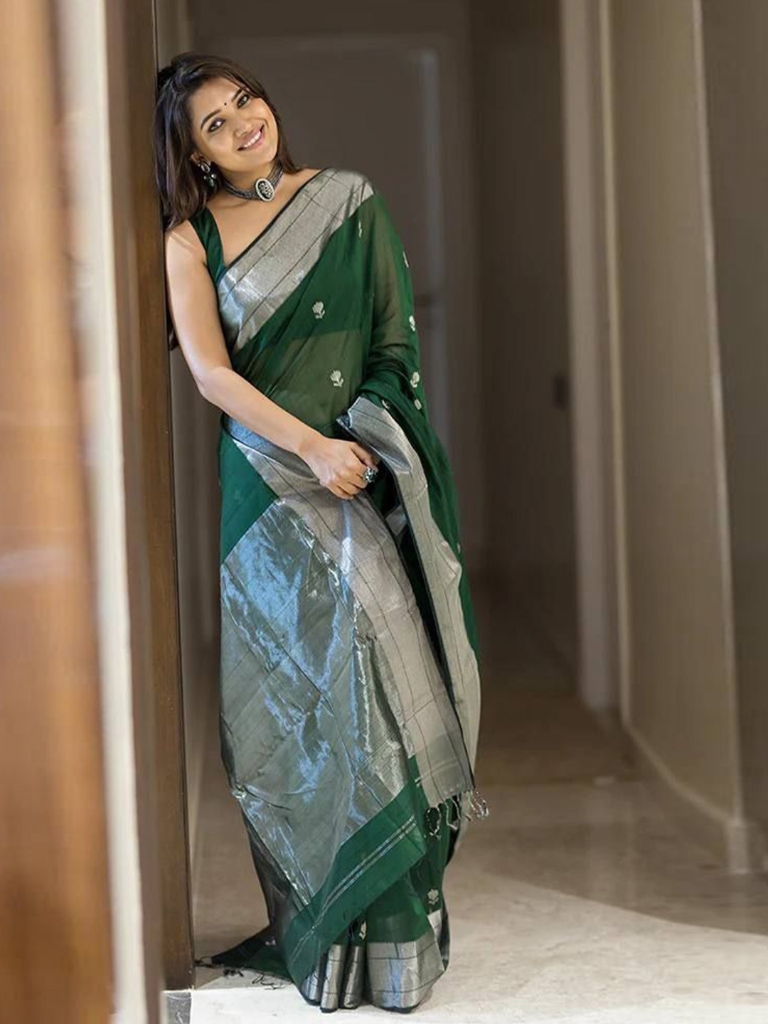 

Sanwariya Ethnic Motif Zari Woven Kanjeevaram Saree, Green