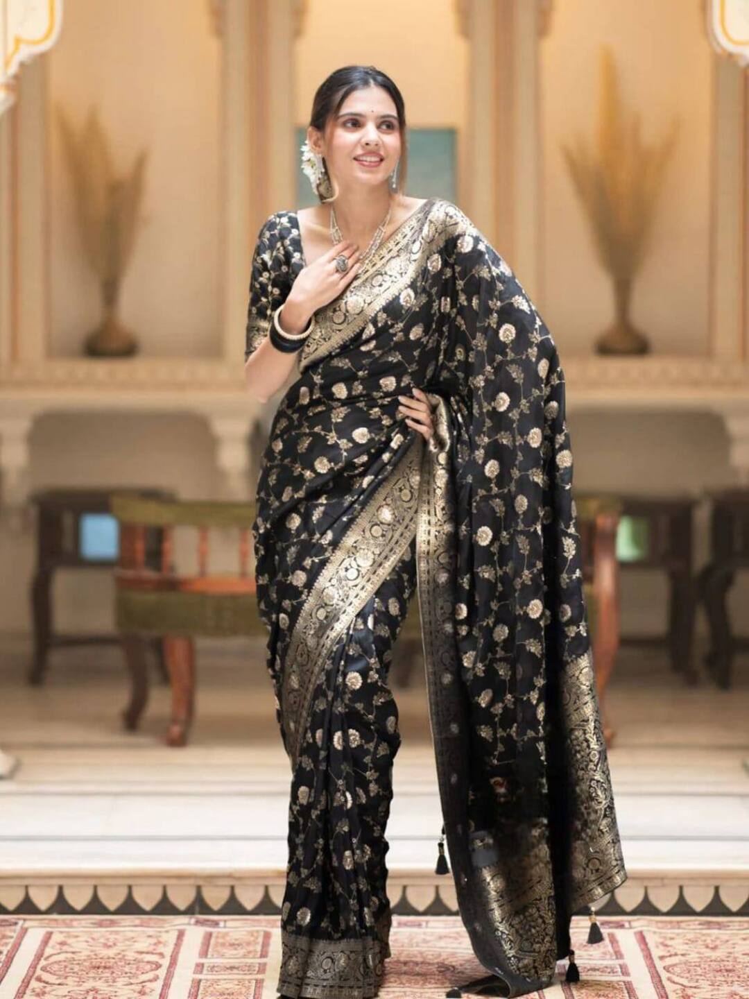 

Sanwariya Silk Woven Design Zari Kanjeevaram Saree, Black