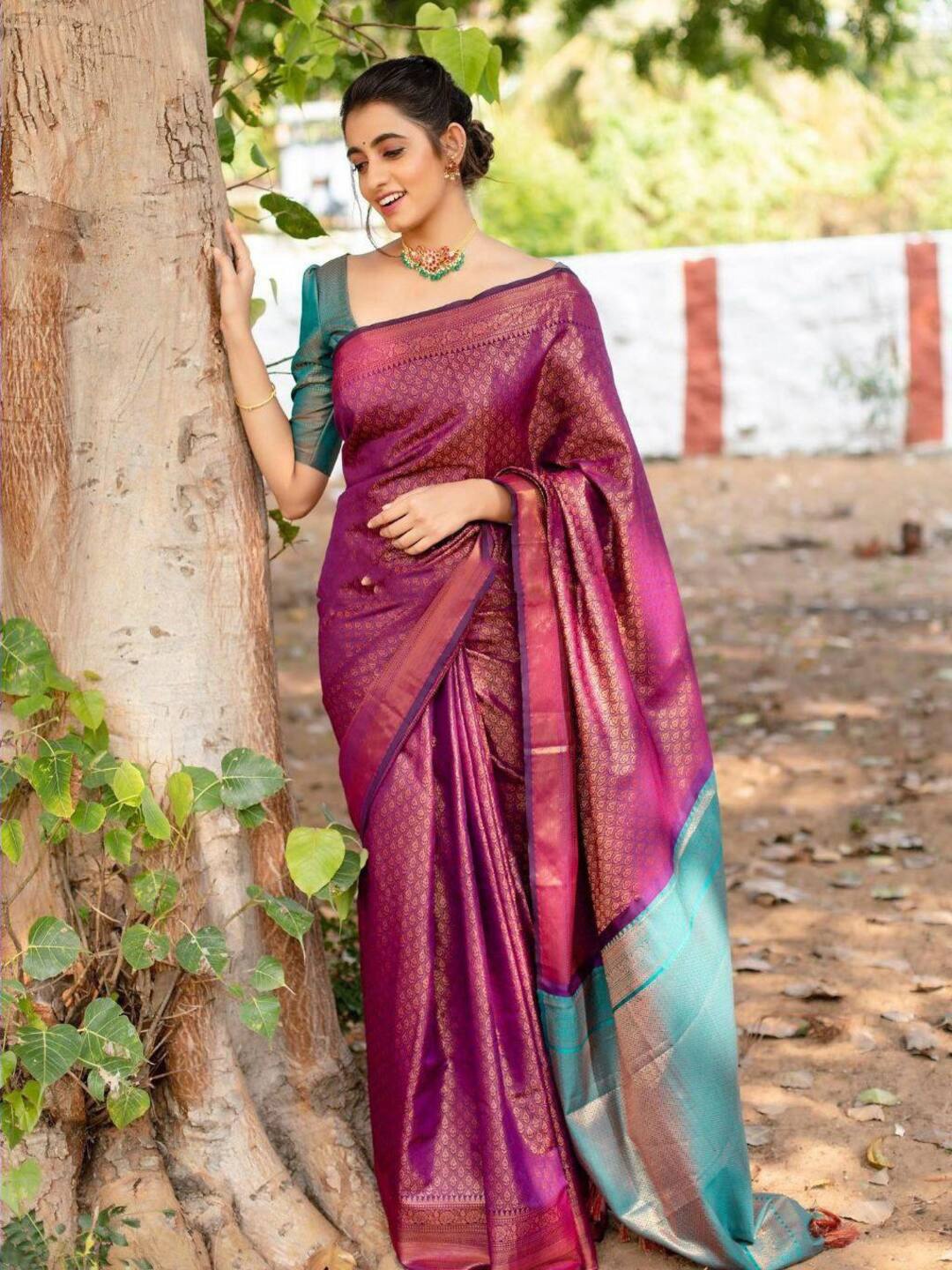 

Sanwariya Silk Woven Designed Zari Kanjeevaram Saree, Purple