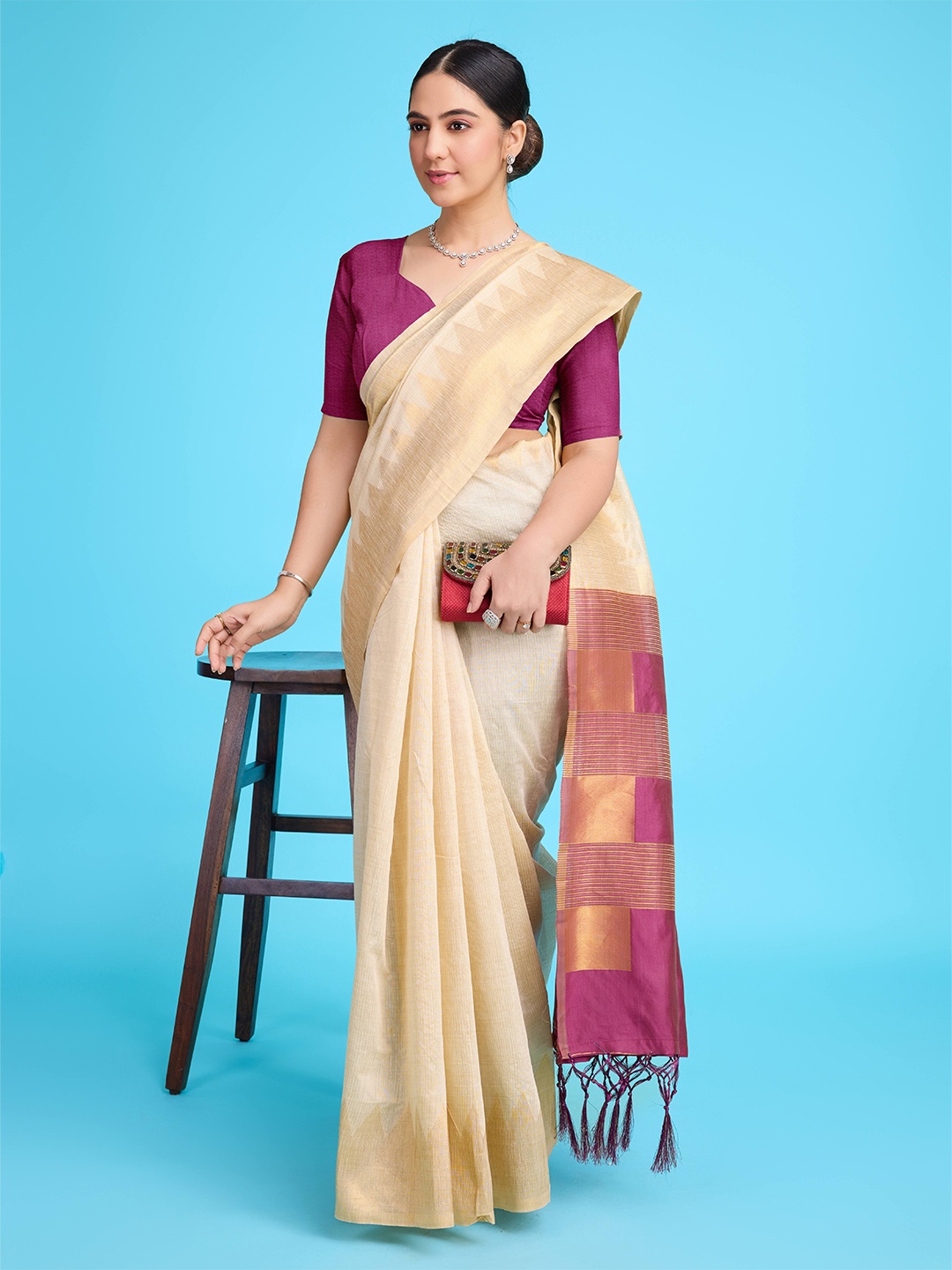 

NIWAA Striped Zari Woven Kasavu Saree, Cream