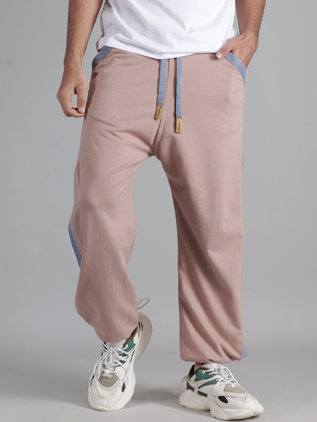 

BOMBAY TROOPER Men Solid Drawstimng Relaxed Fit Cotton Track Pant, Pink