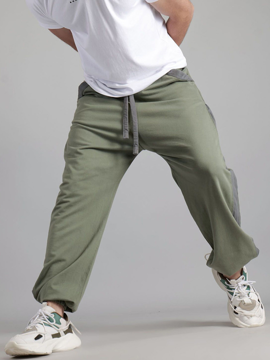 

BOMBAY TROOPER Men Loose-Fit Pure Cotton Track Pant, Green