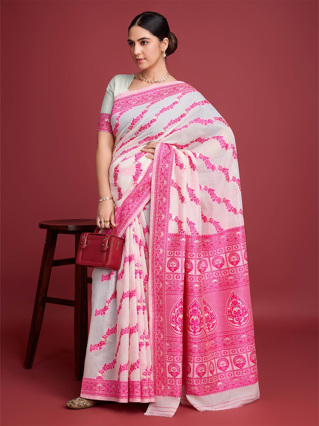 

NIWAA Leheriya Woven Designed Zari Saree, Off white