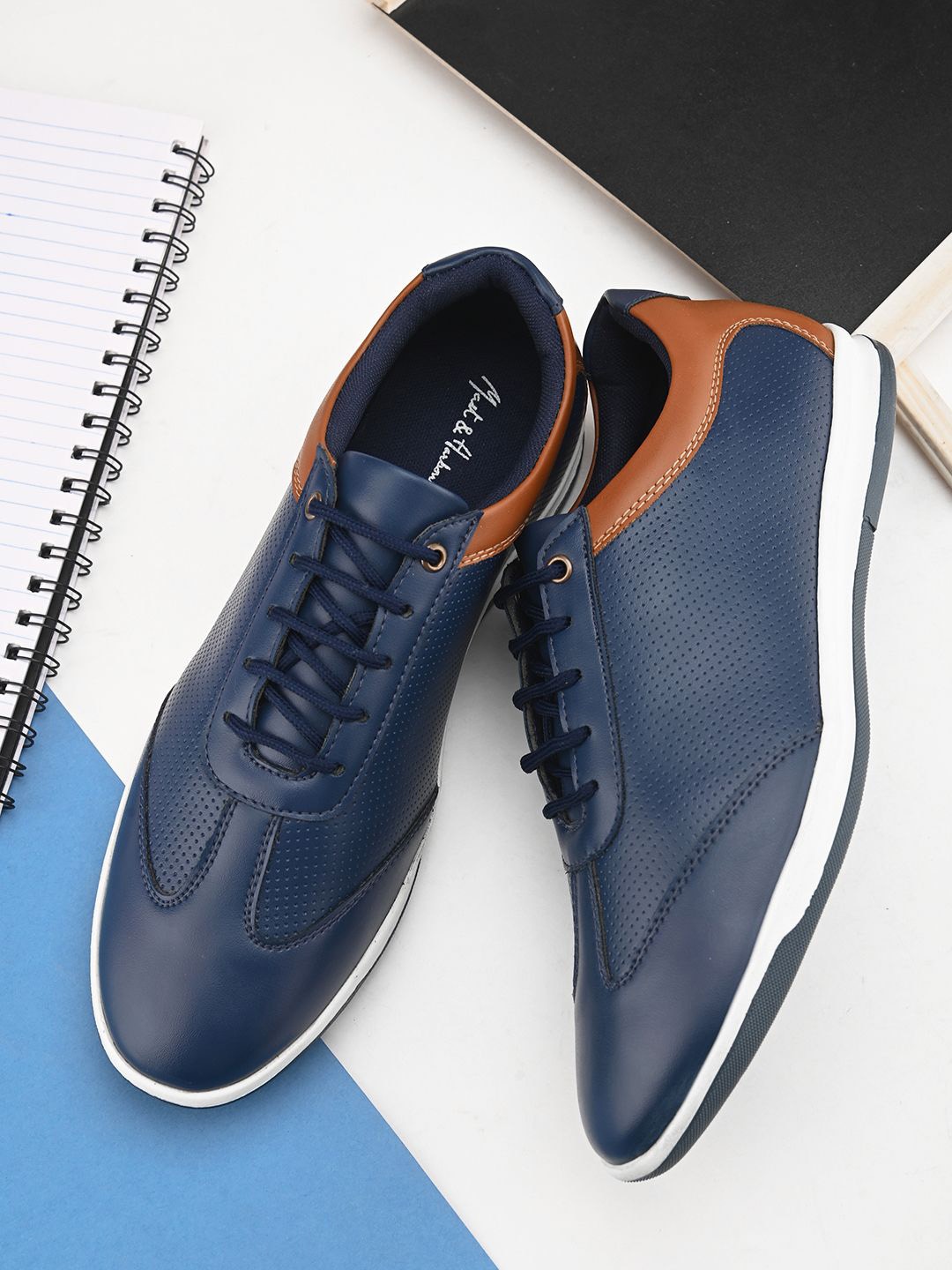 

Mast & Harbour Men Perforations Sneakers, Navy blue