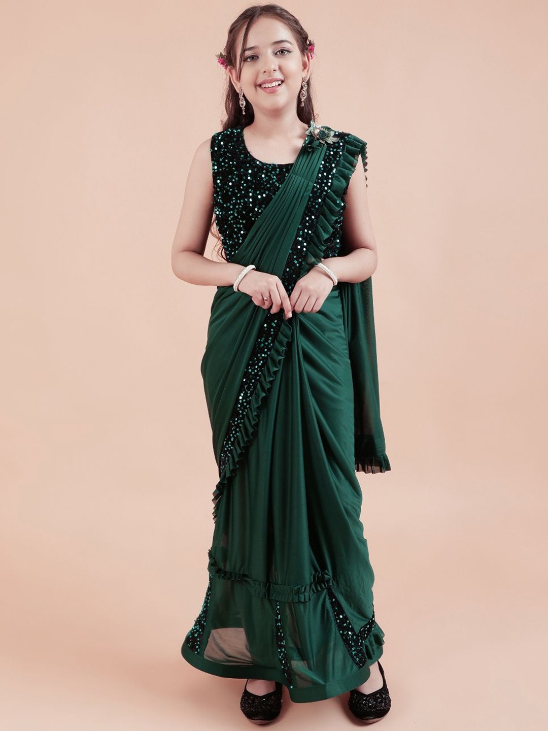 

Shrithi Fashion Fab Sequinned Ready to Wear Saree, Green