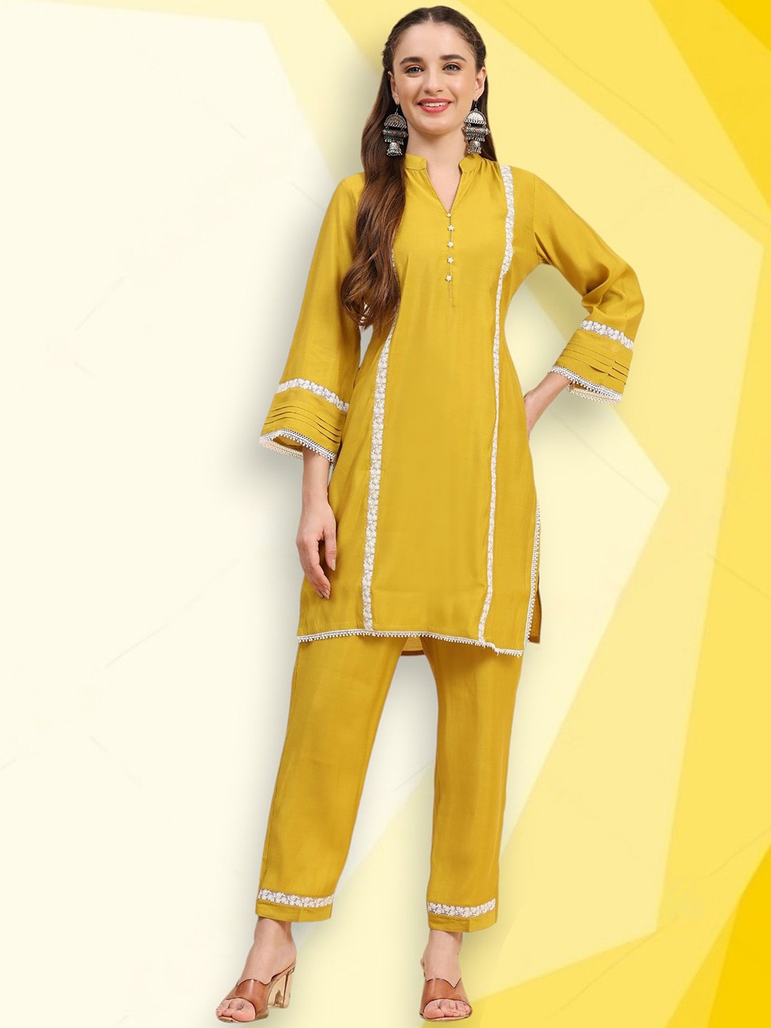 

Growish Embroidered Mandarin Collar Tunic With Trousers, Yellow