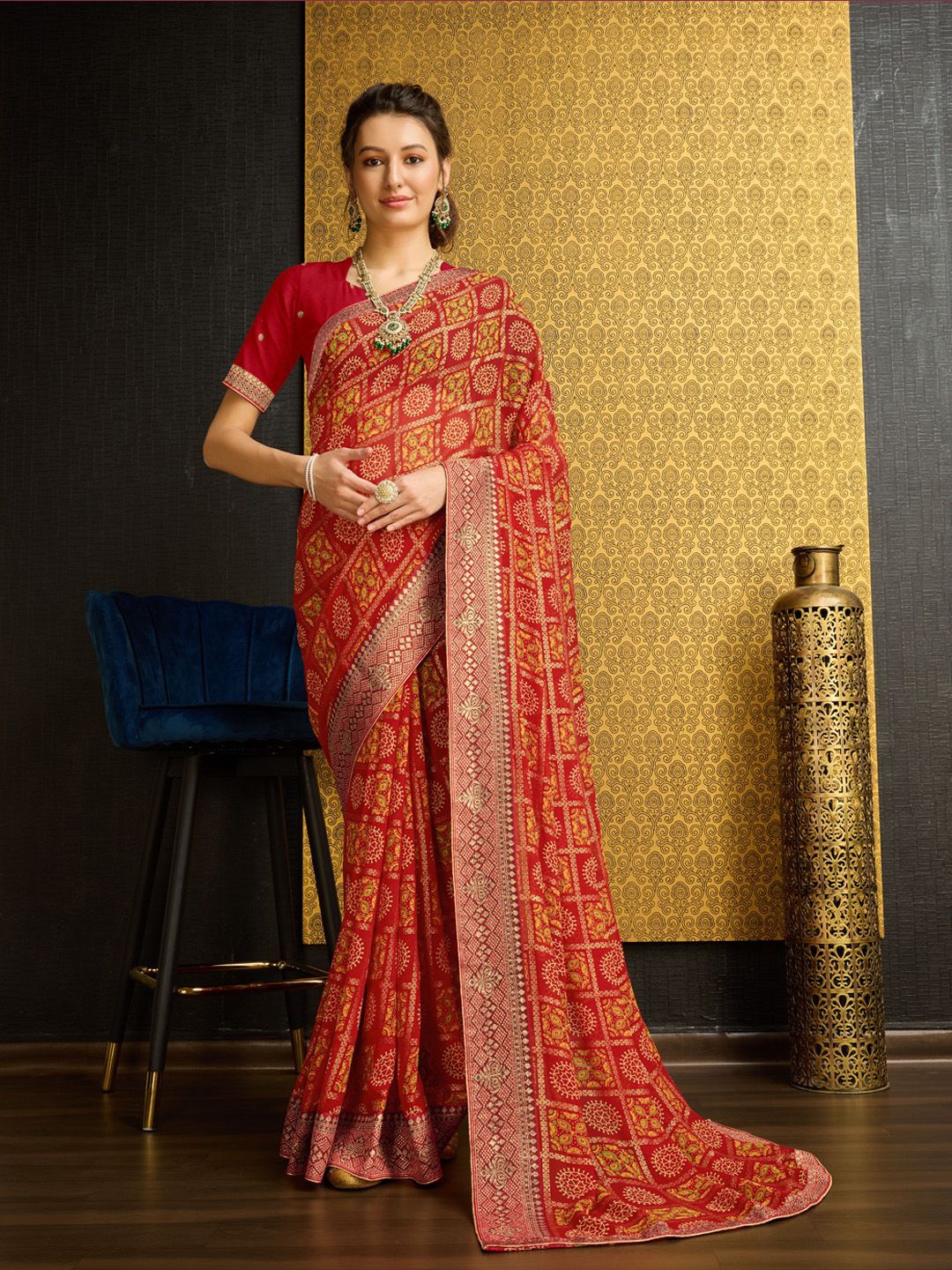 

Ishin Ethnic Motifs Saree with Blouse, Red