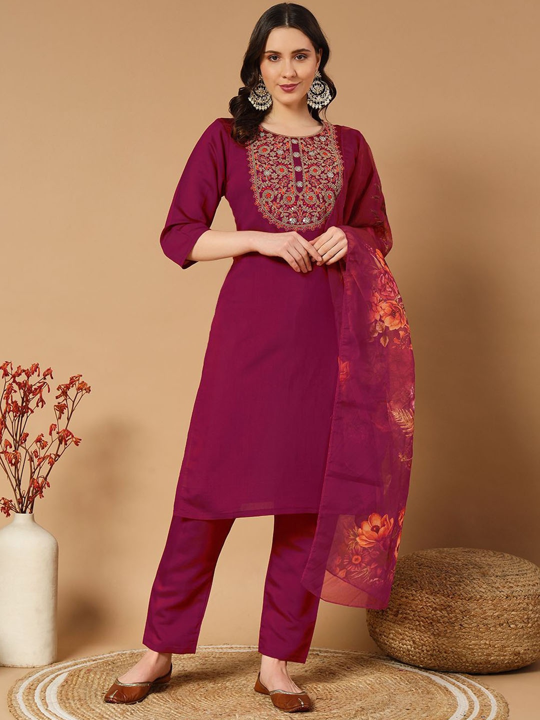 

MORLY Ethnic Motifs Yoke Design Sequinned Straight Kurta with Trousers & Dupatta, Pink