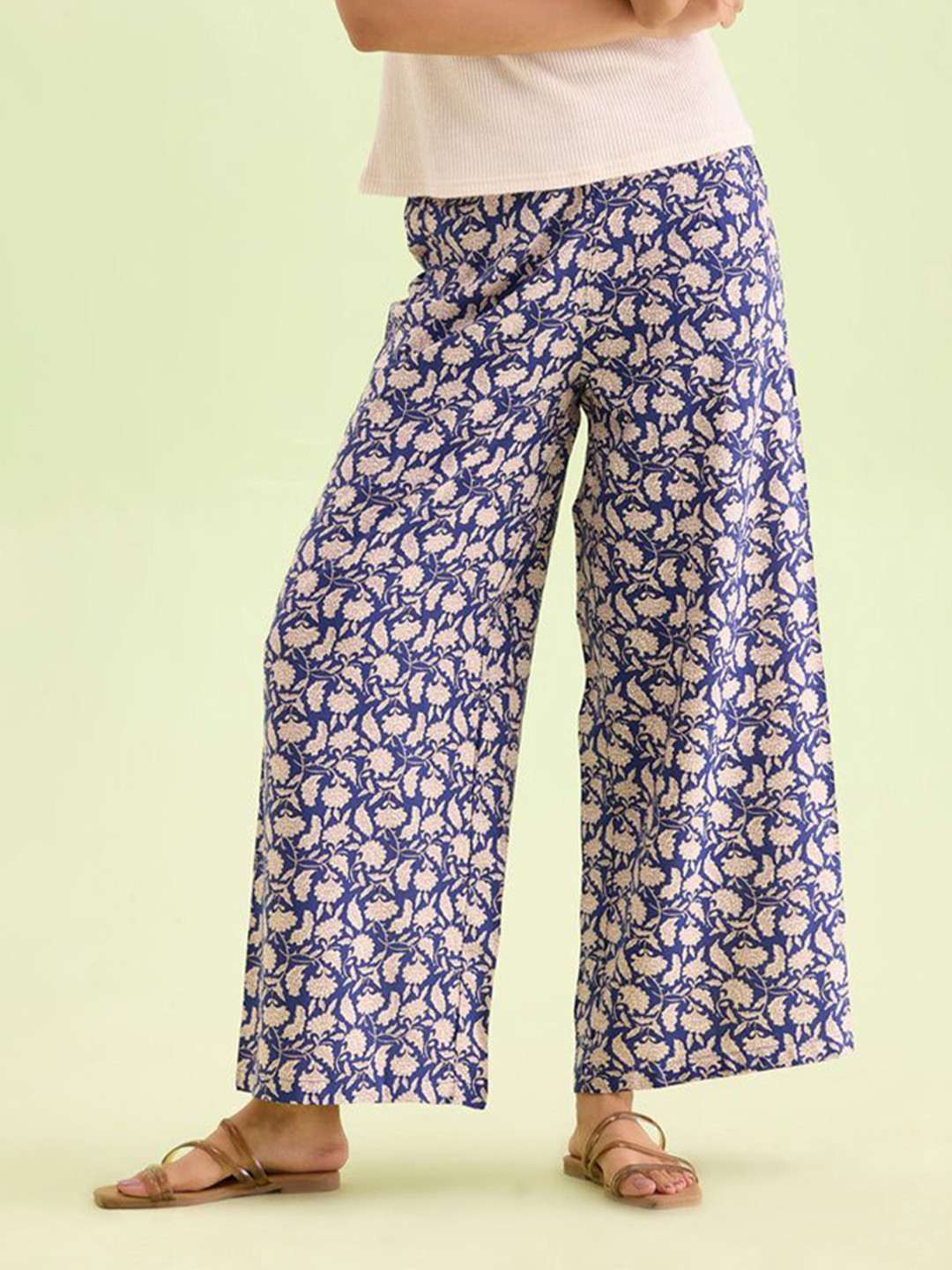 

Go Colors Women Printed Mid Rise Wide Leg Palazzos, Navy blue