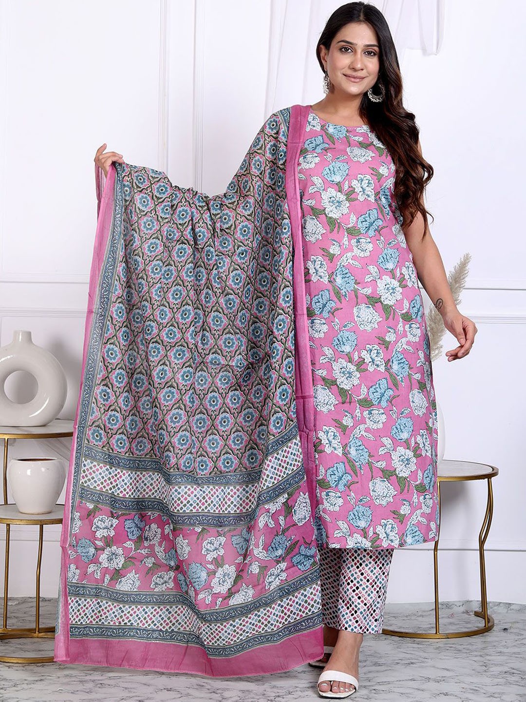 

DRESOUL Floral Printed Straight Kurta with Trousers & Dupatta, Pink